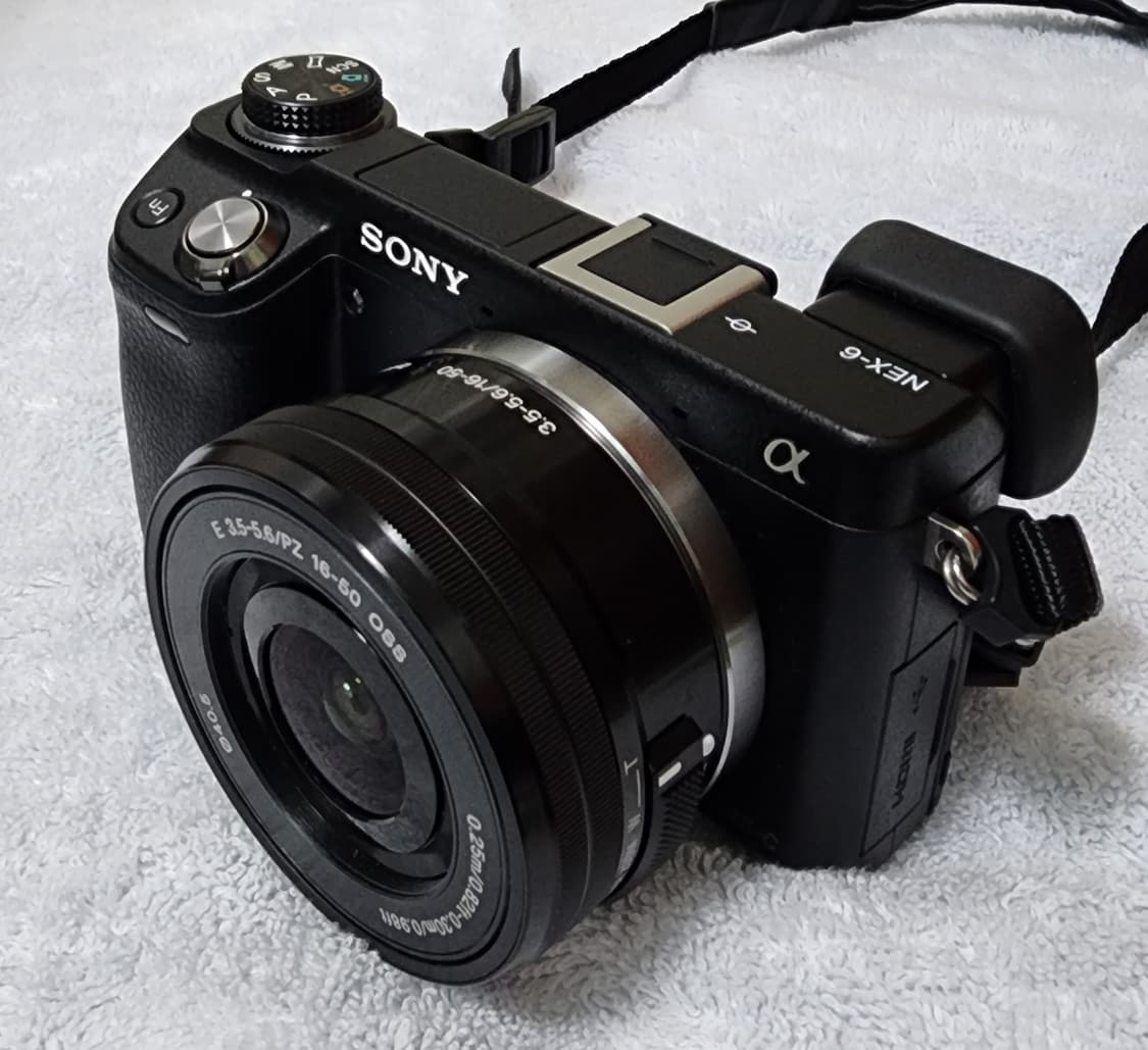 소니 NEX-6 미러리스 카메라 16-50mm 렌즈팝니다. 상품이미지1