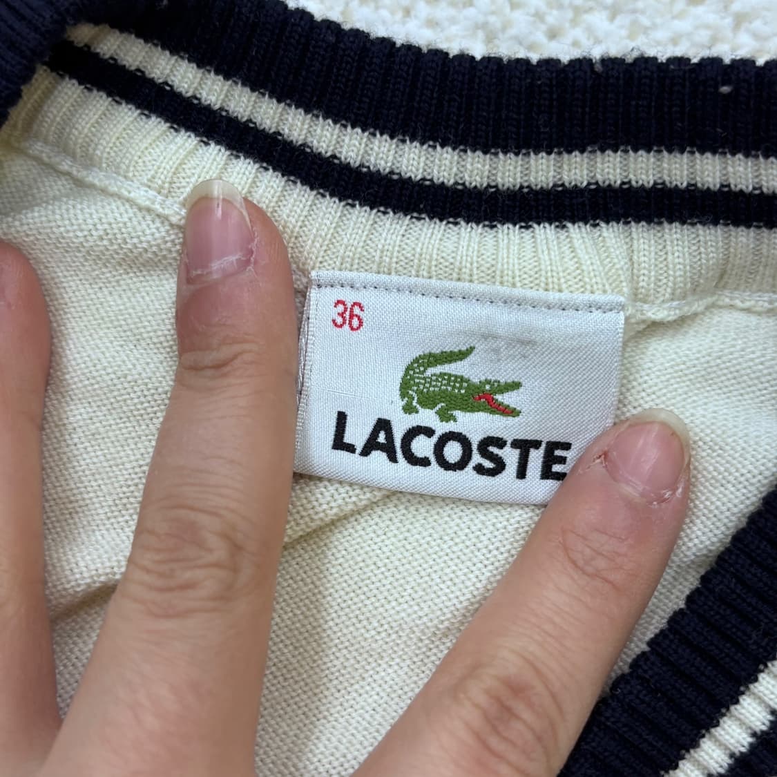 36 라코스테 브이넥 니트 스웨터 0320E 상품이미지3