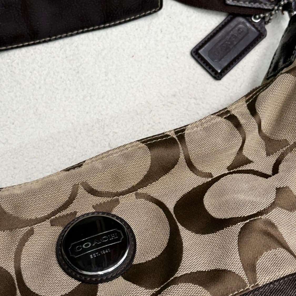 COACH 시그니처 캔버스 호보 숄더백 상품이미지2