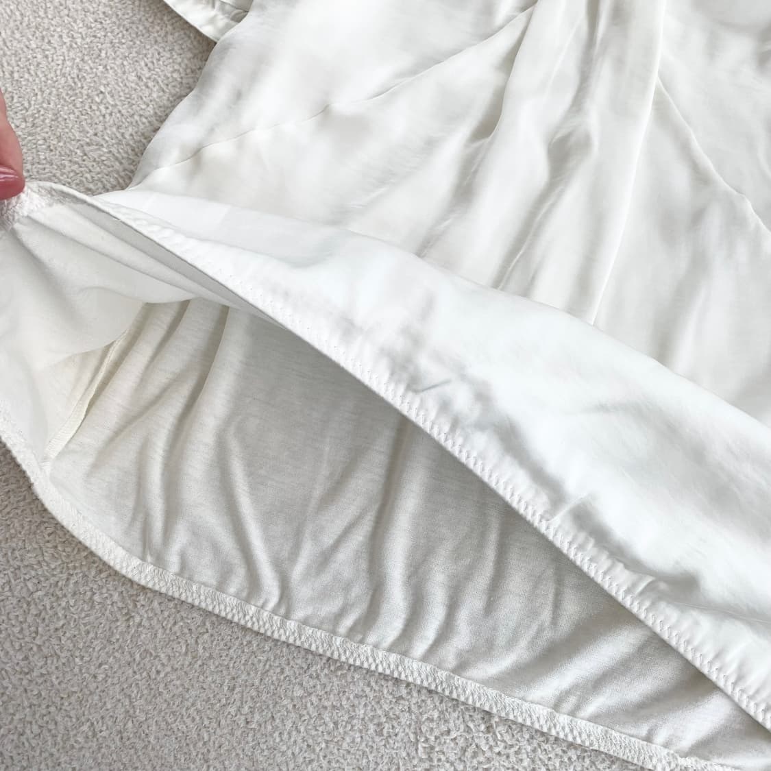 밀크화이트 ♥ 리본 새틴 공주핏 블라우스 상품이미지4