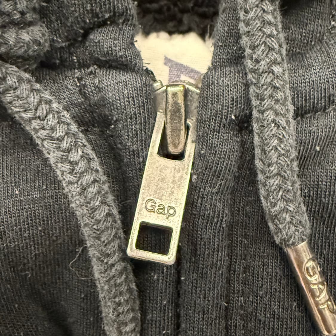 갭 올블랙 후드집업 상품이미지8