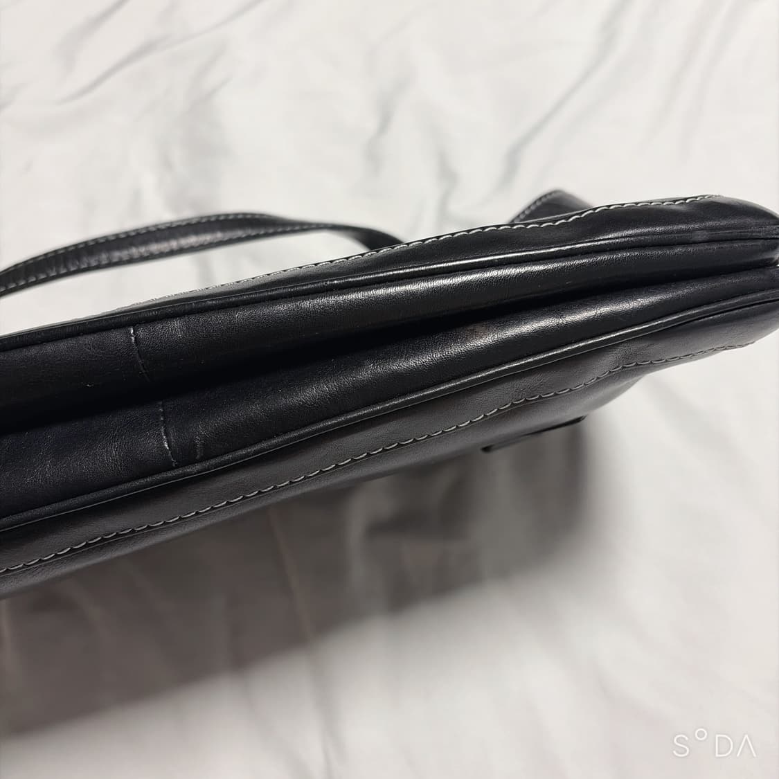 마크제이콥스 스티치 가죽 숄더백 블랙 상품이미지3