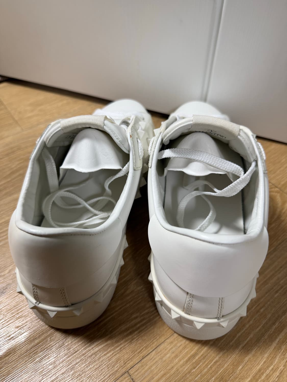 발렌티노 락스터드 언타이틀드 스니커즈 41 상품이미지5