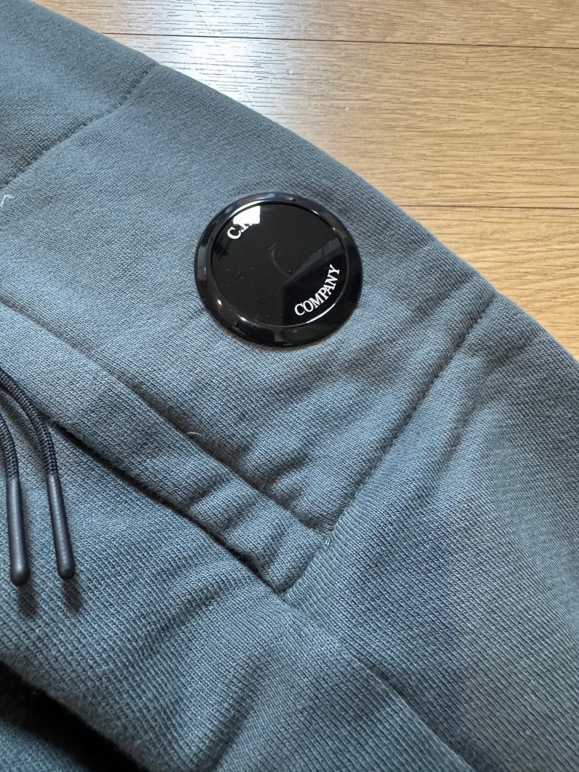 C.P. 컴퍼니(C.P. Company)의 렌즈 와펜 맨투맨 상품이미지4