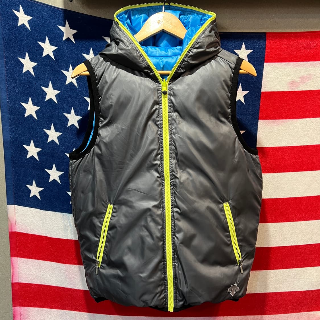 데상트 리버시블 덕다운 패딩조끼 상품이미지3