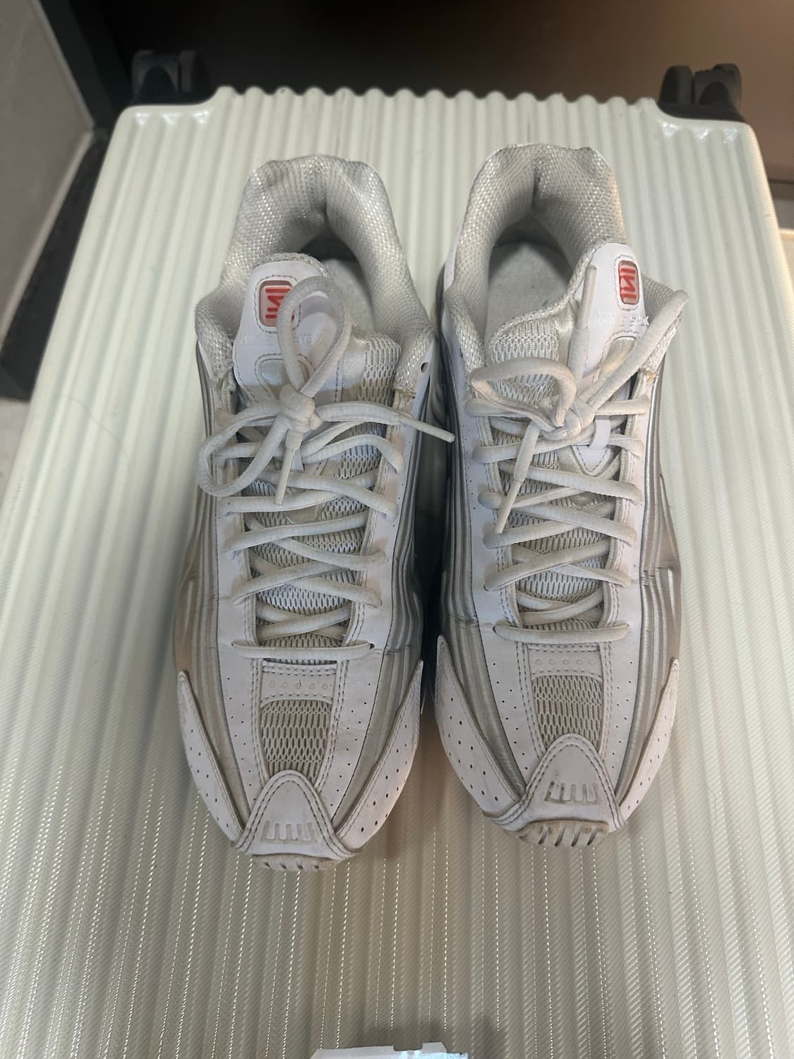 나이키 샥스 화이트 메탈릭 실버 상품이미지2