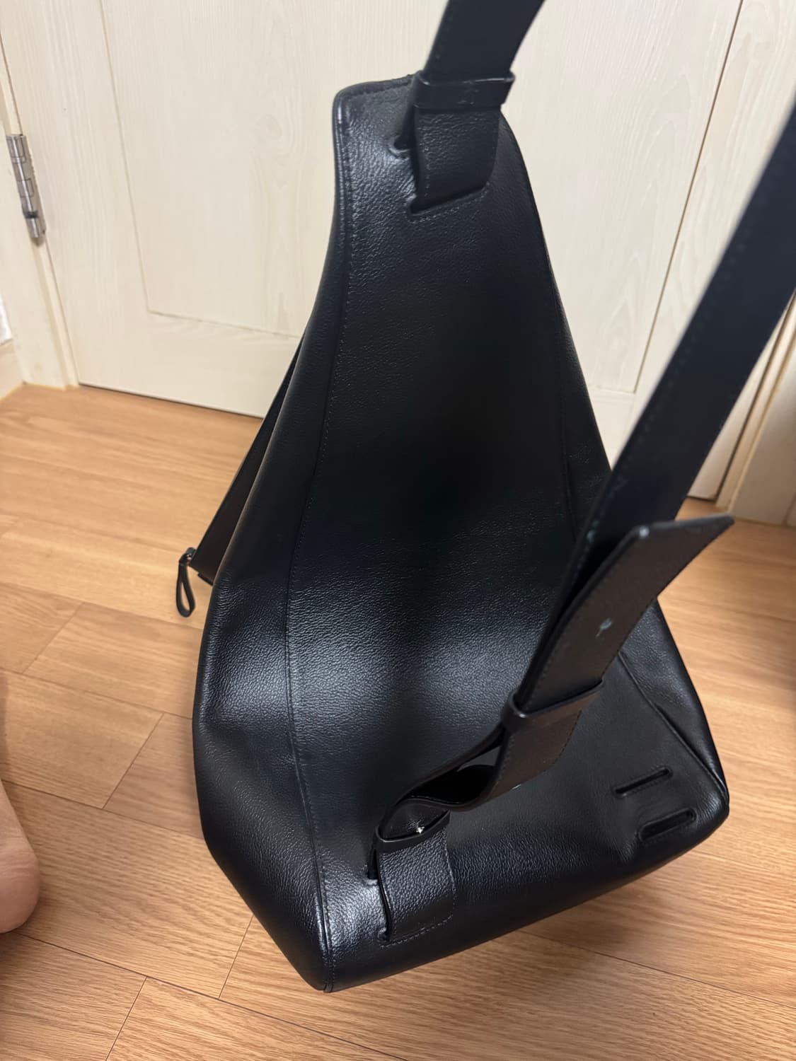 밈더워드로브 밈톤 슬링백 / 소가죽 상품이미지3