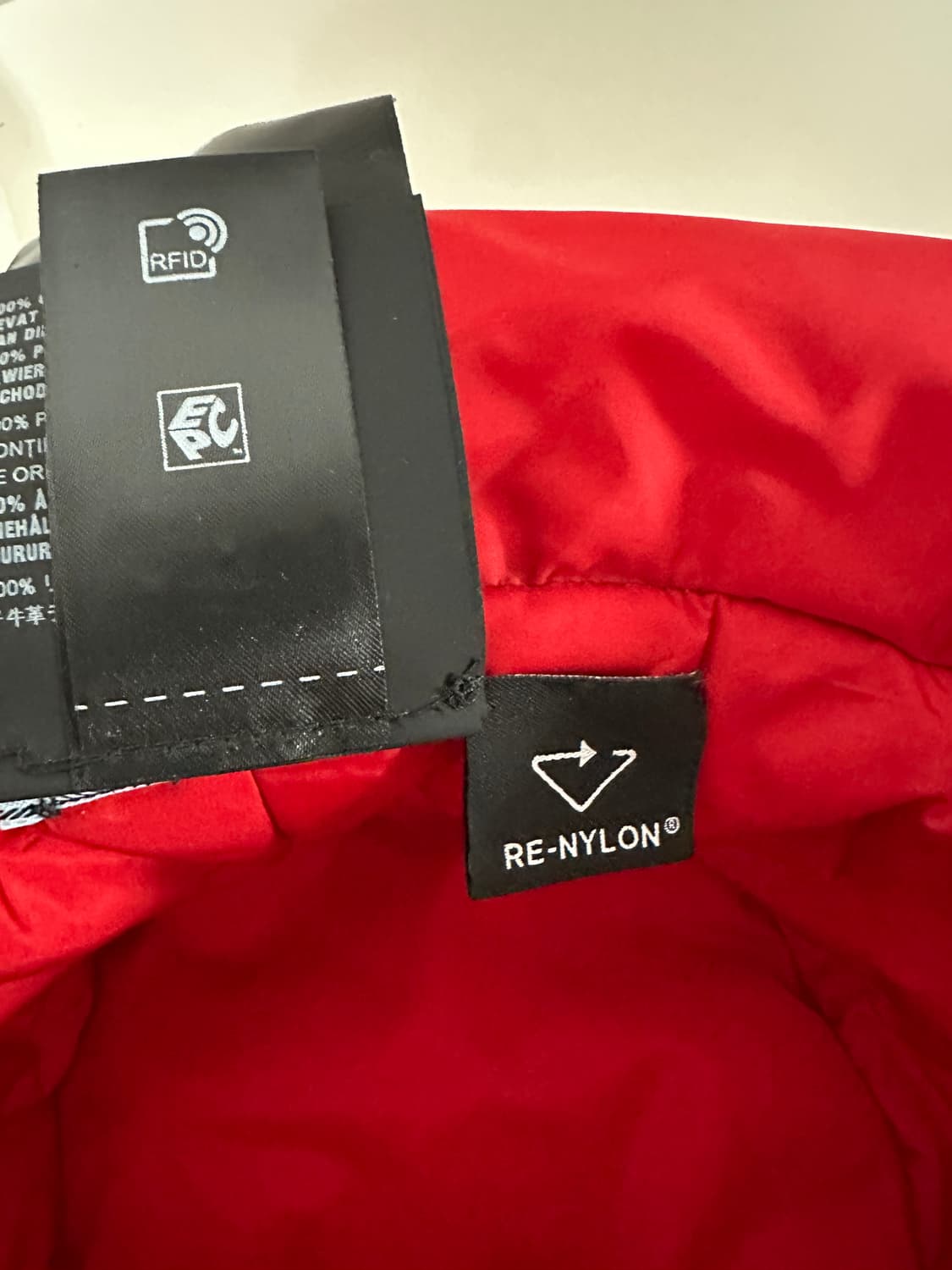 프라다 리나일론 패디드 버킷햇 상품이미지4