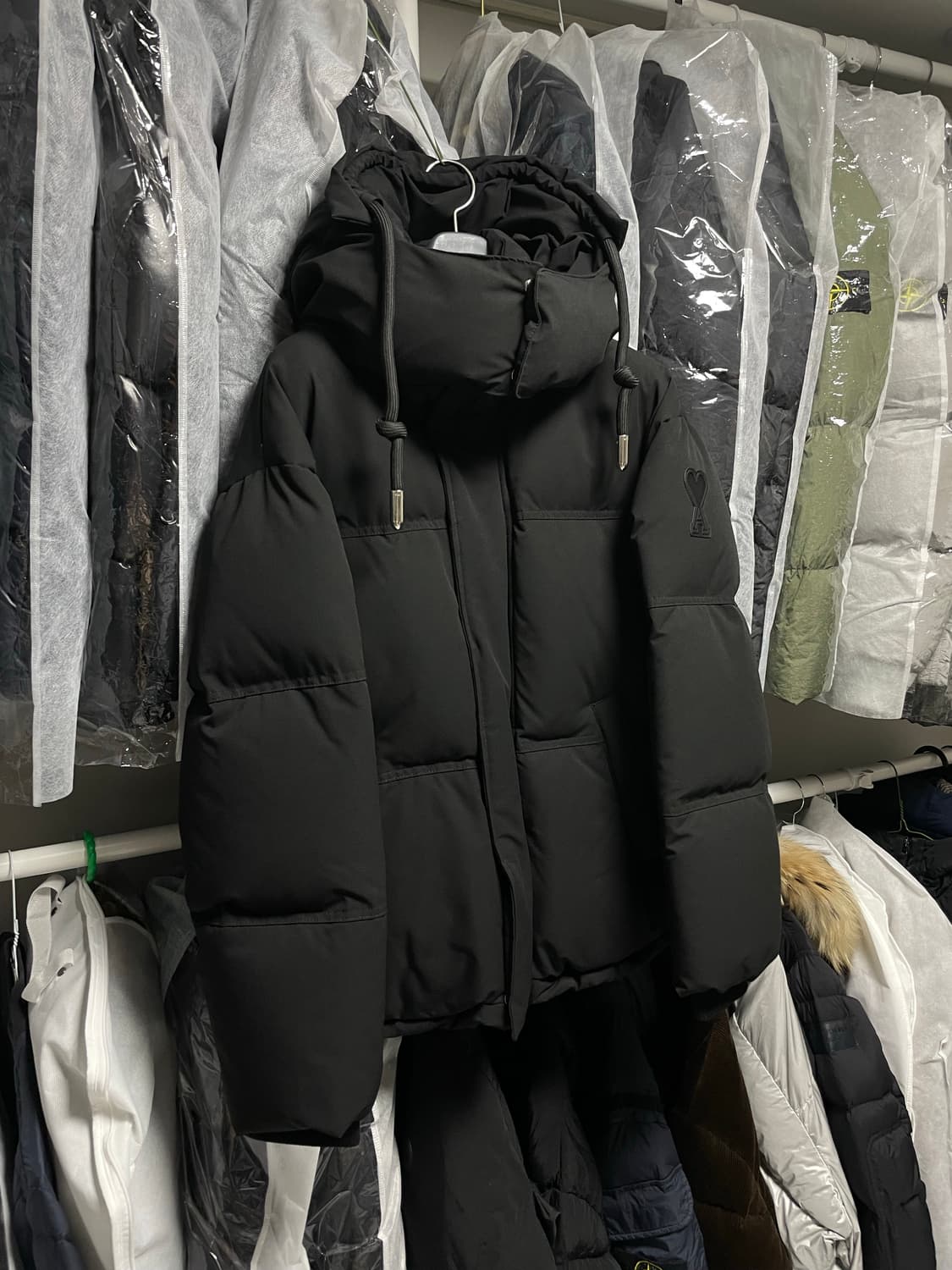 [XS-S사이즈] 아미 하트 로고 패치 오버핏 숏 다운 패딩자켓 상품이미지3