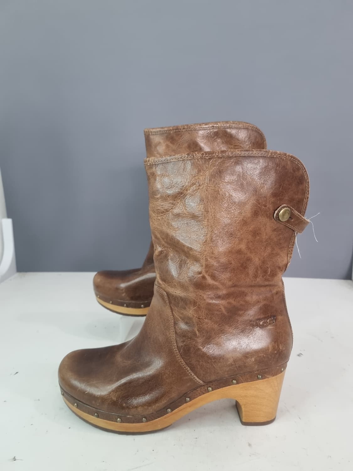 어그 250 브라운 레더 부츠 상품이미지2