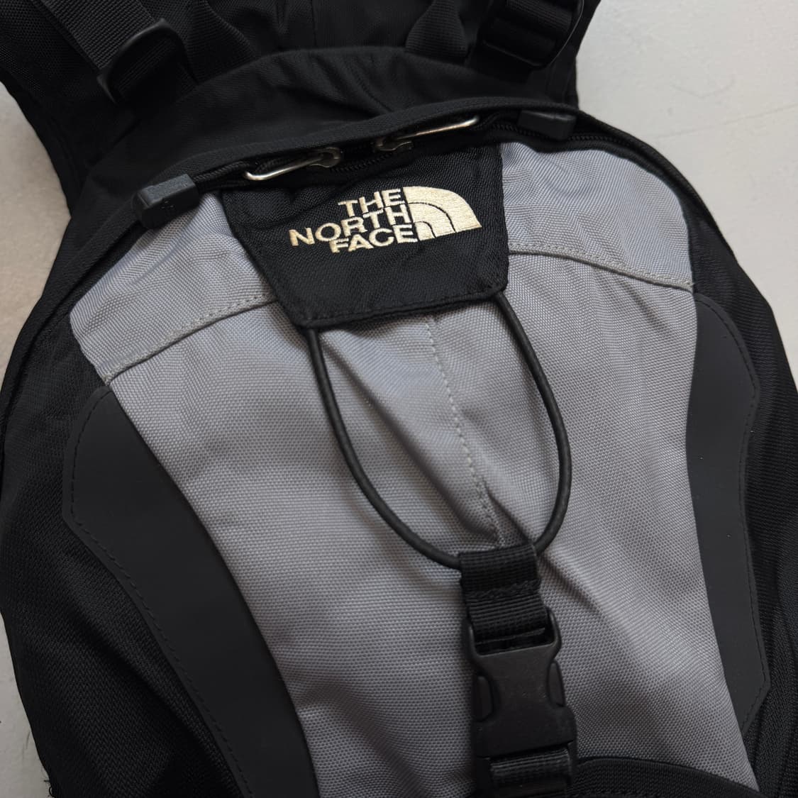 노스페이스 고프코어 LILY 그레이 테크니컬 백팩 상품이미지4