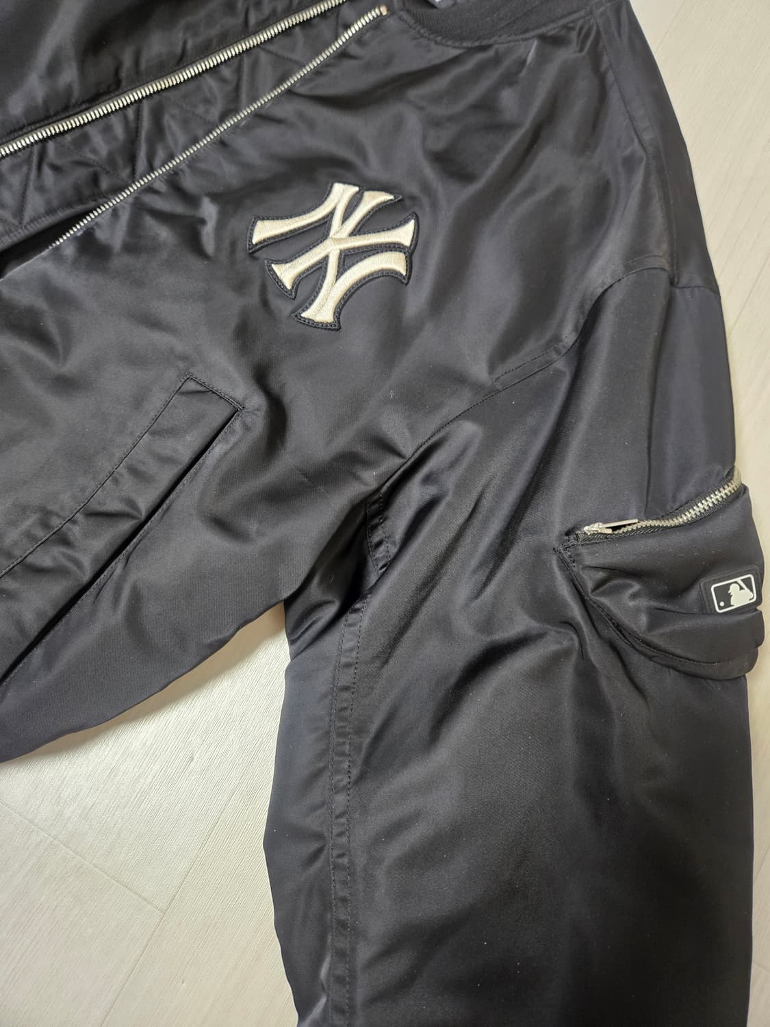 MLB 뉴욕양키스 MA-1 봄버자켓 판매합니다. 상품이미지5