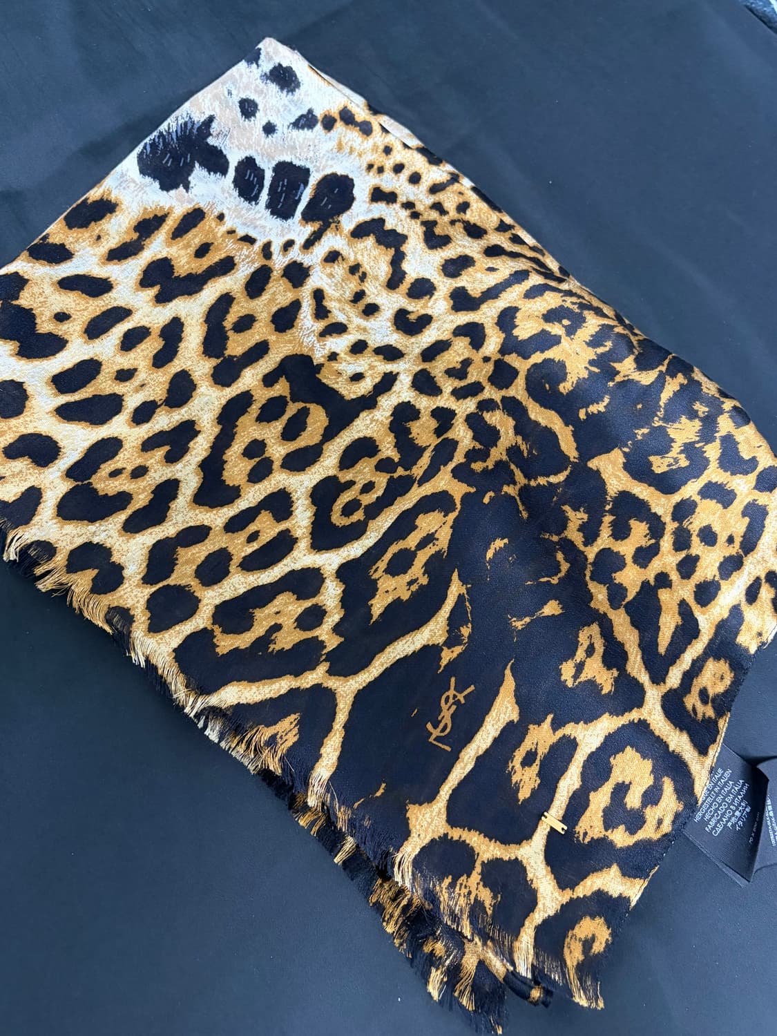 [새상품] 생로랑 레오파드 실크 스카프 상품이미지1