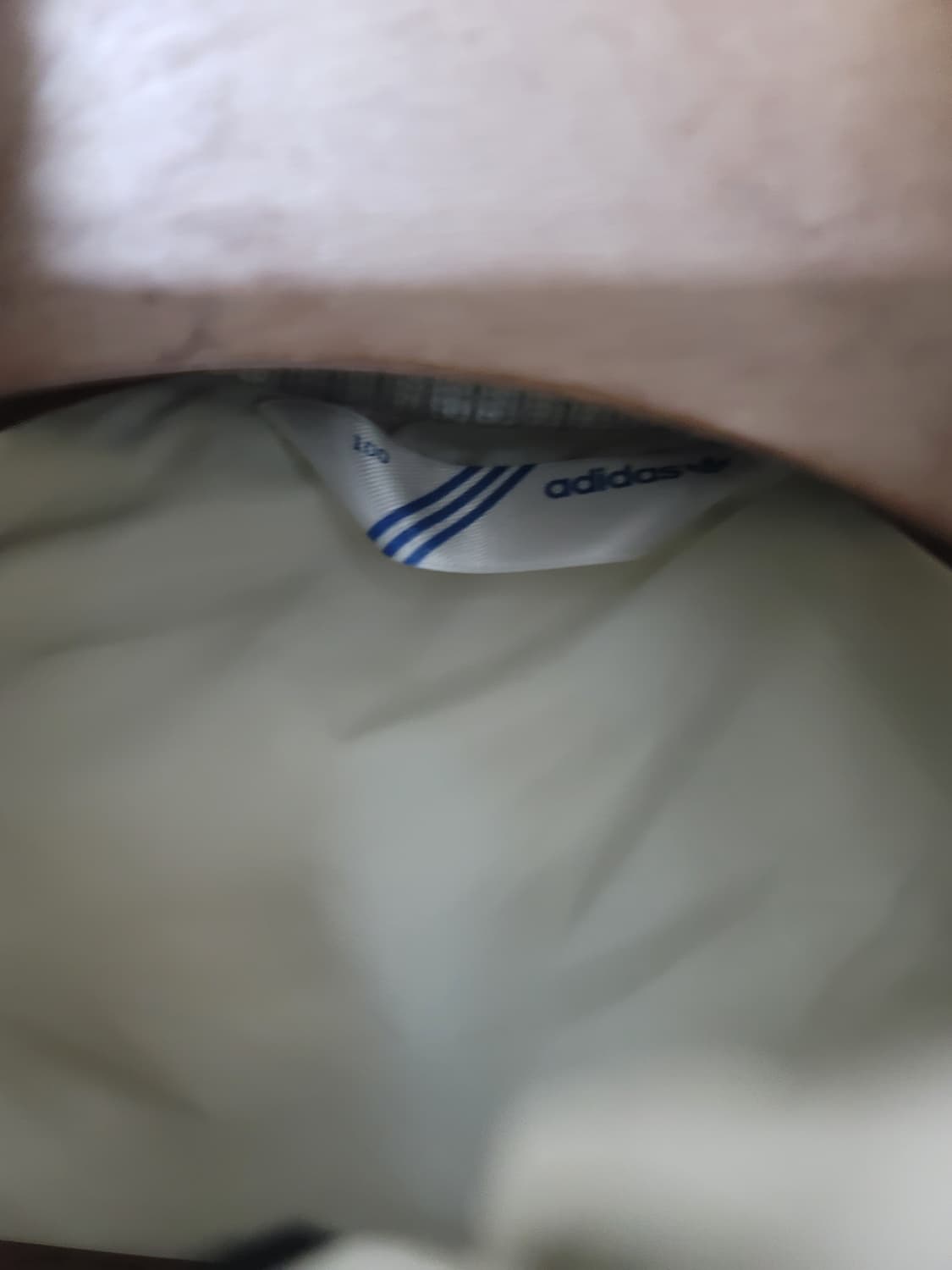 아디다스 연실버 패딩 100사이즈 상태극상
 상품이미지5