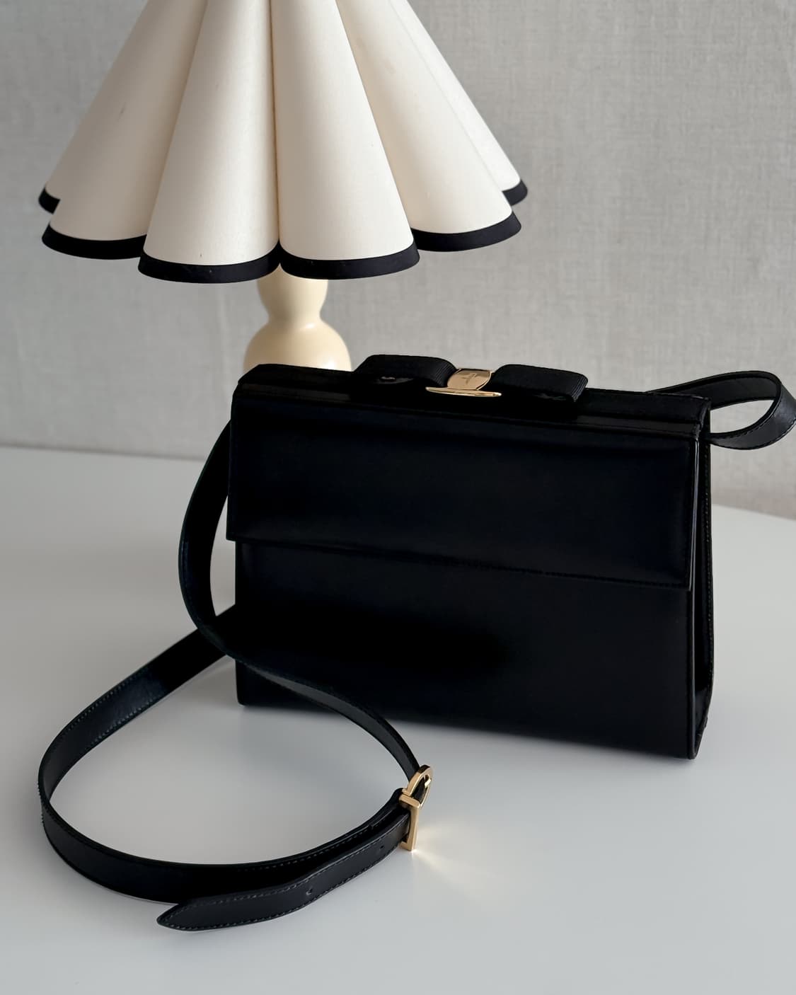 페라가모 바라 크로스백 상품이미지1