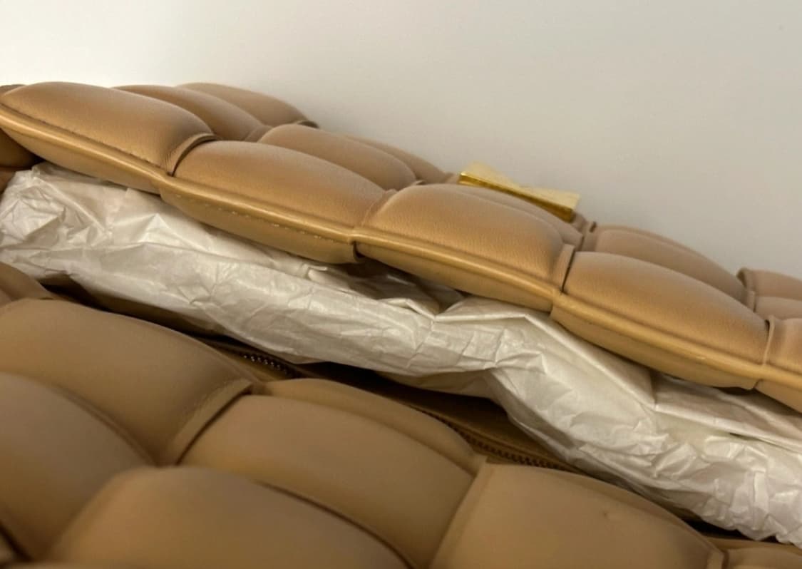 [정품] 보테가베네타 카세트 패딩백 아몬드골드 희귀색상 (네고 가능) 상품이미지3