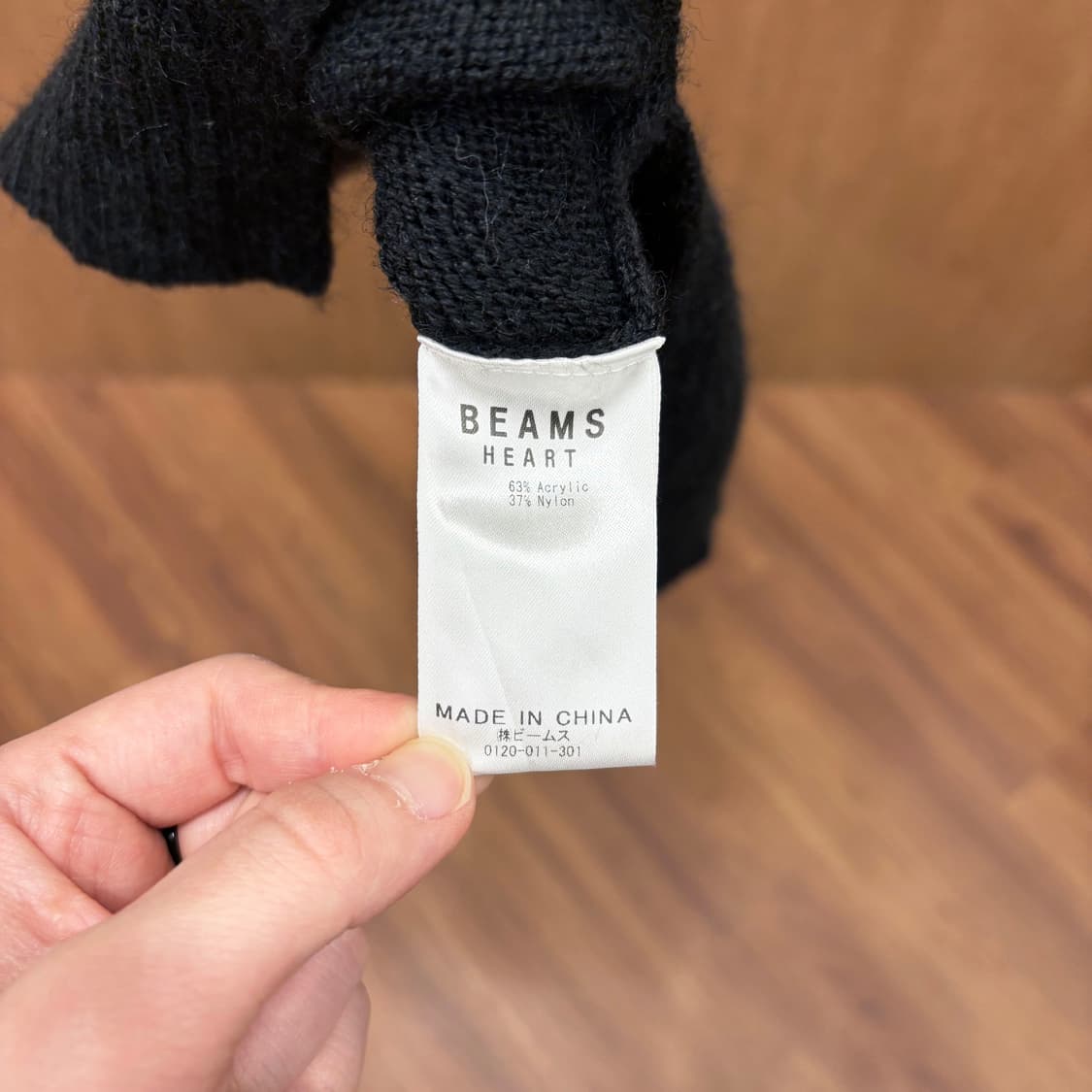 빔즈 하트 라운드넥 민소매 니트 베스트 골지 마감 디테일 블랙 상품이미지8