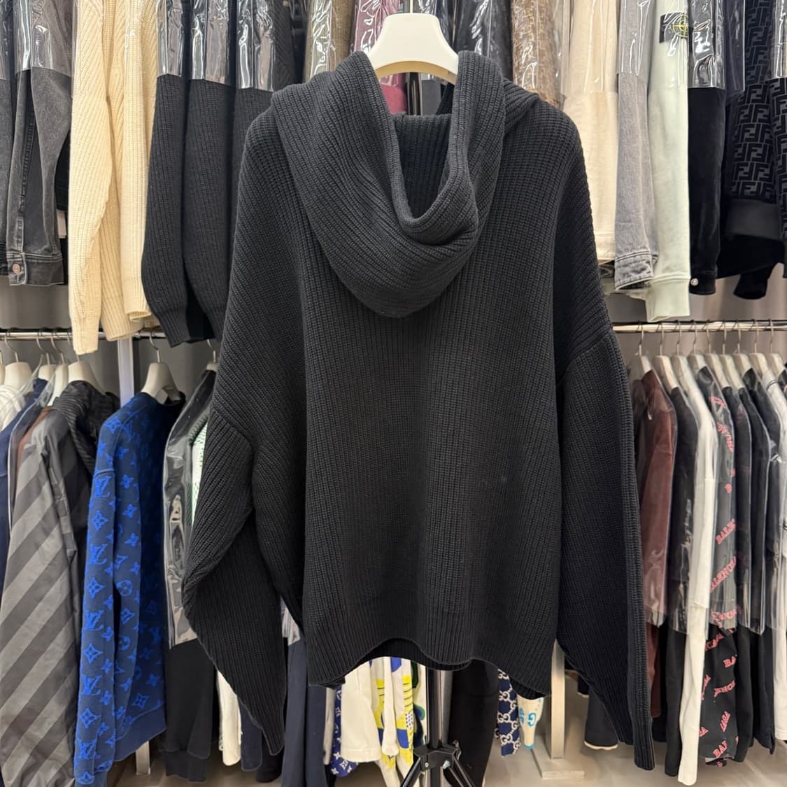 [리오브전포점] 셀린느 리브드 체인로고 니트 후드 상품이미지2