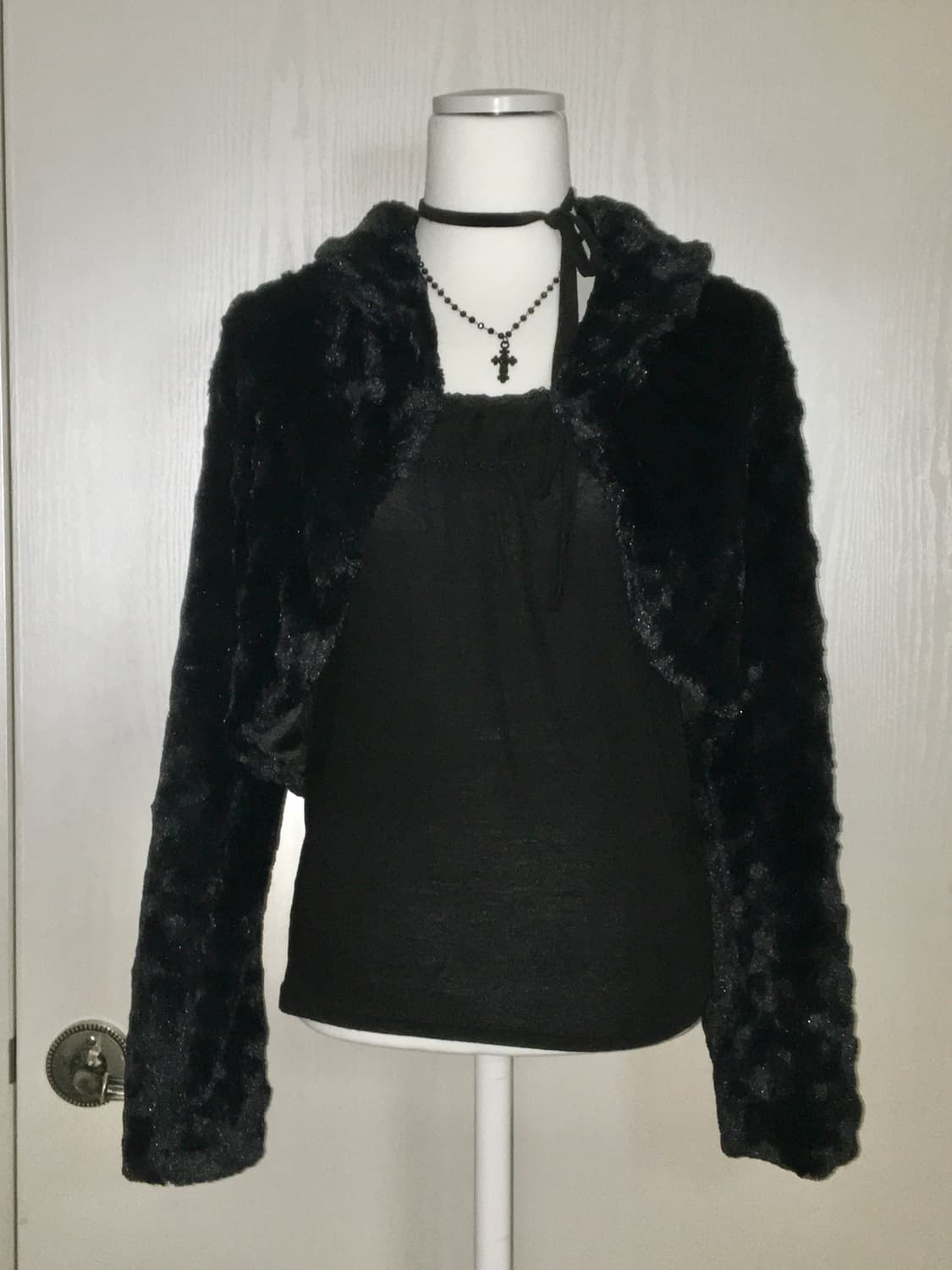 RosaCheri 블랙 크롭 퍼 자켓 상품이미지1