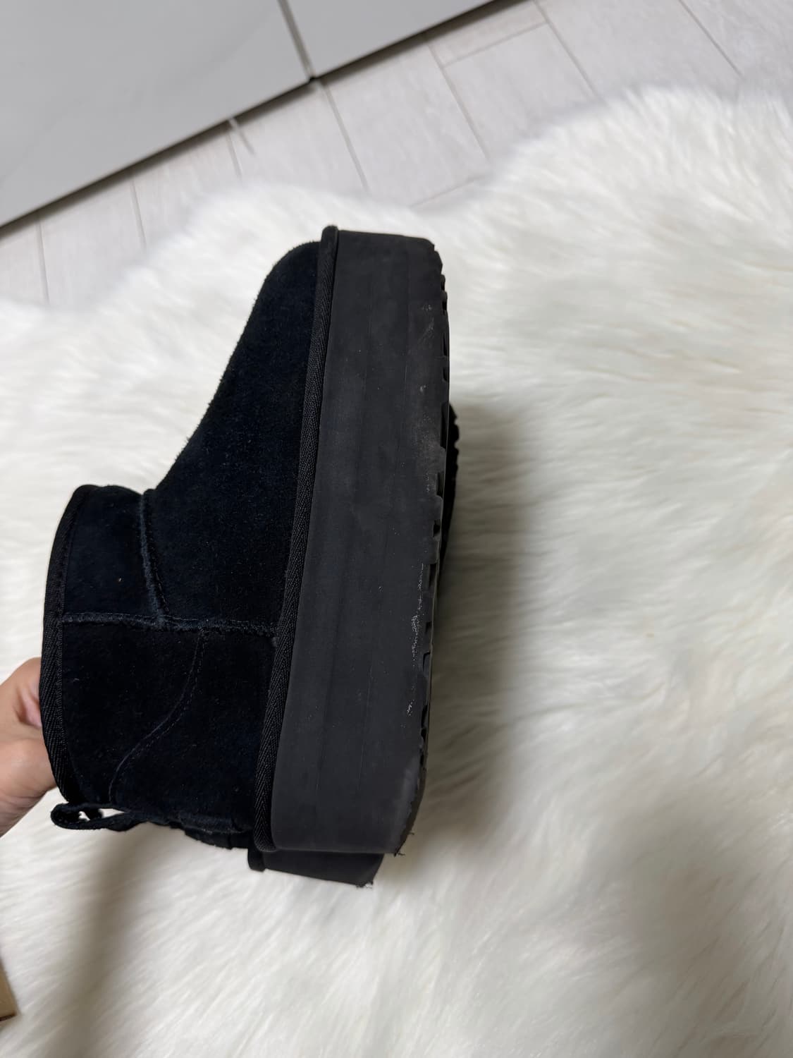 Ugg 스웨이드 레더 미니 플랫폼 블랙6사이즈  상품이미지4