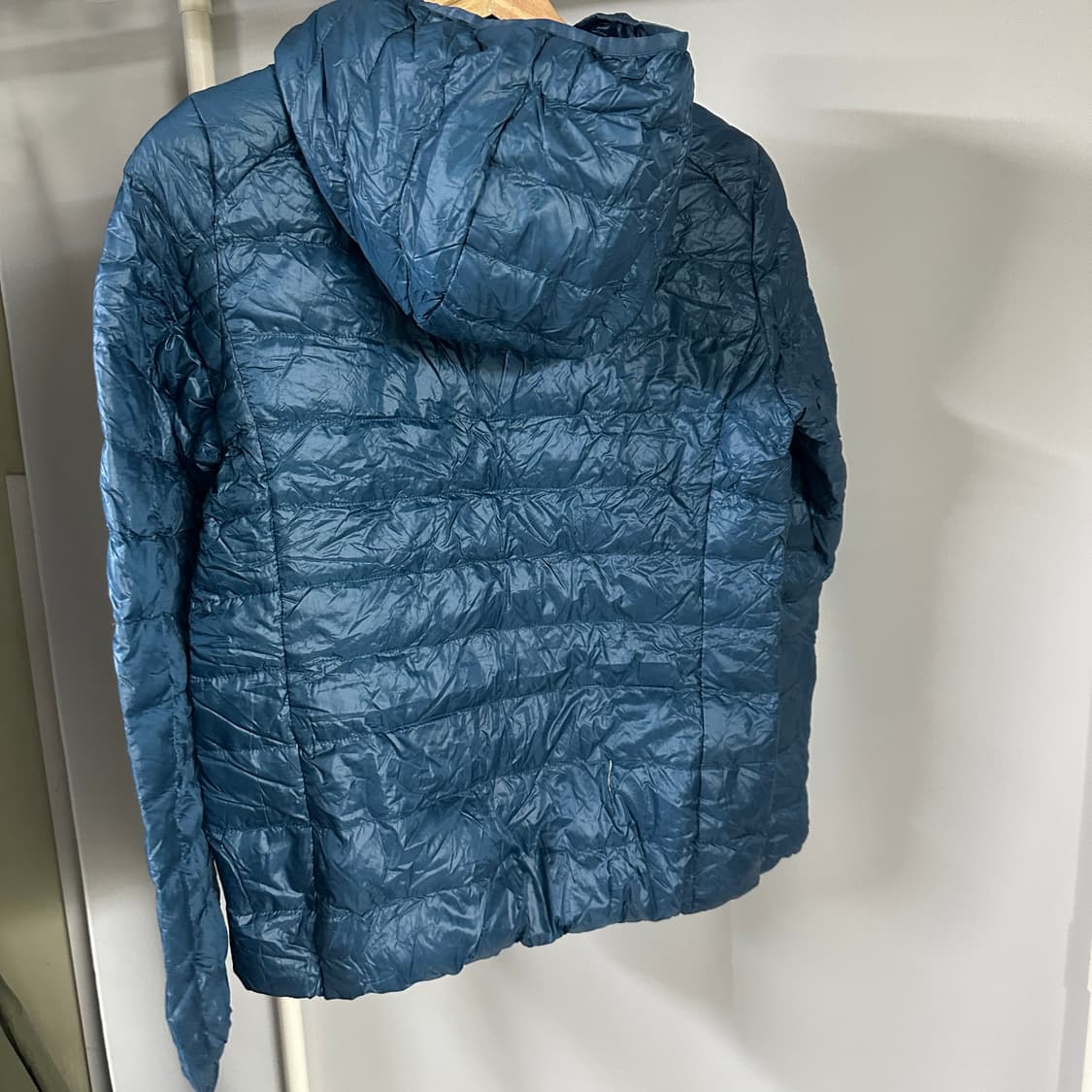 유니클로 울트라 라이트 다운 후드 자켓 여성 상품이미지2