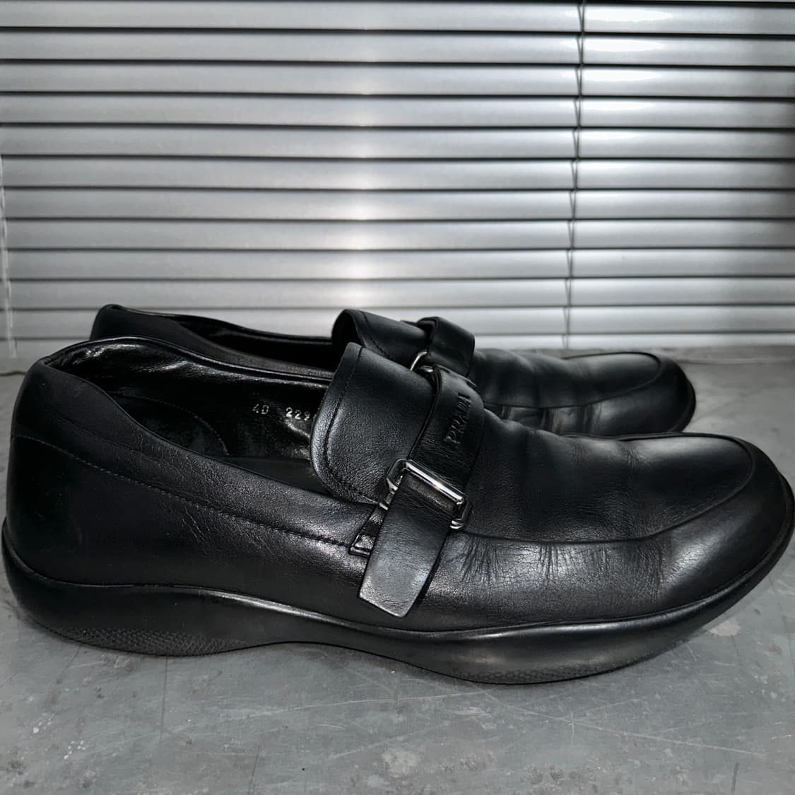 00s 레어 블랙 프라다 스포츠 버클 로퍼 상품이미지5