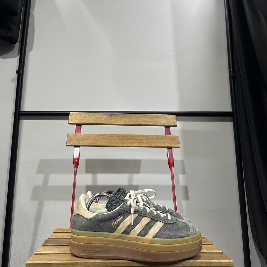 240) 아디다스 운동화 여성 여자 신발 가젤 볼드 그레이 식스 매직  상품이미지1