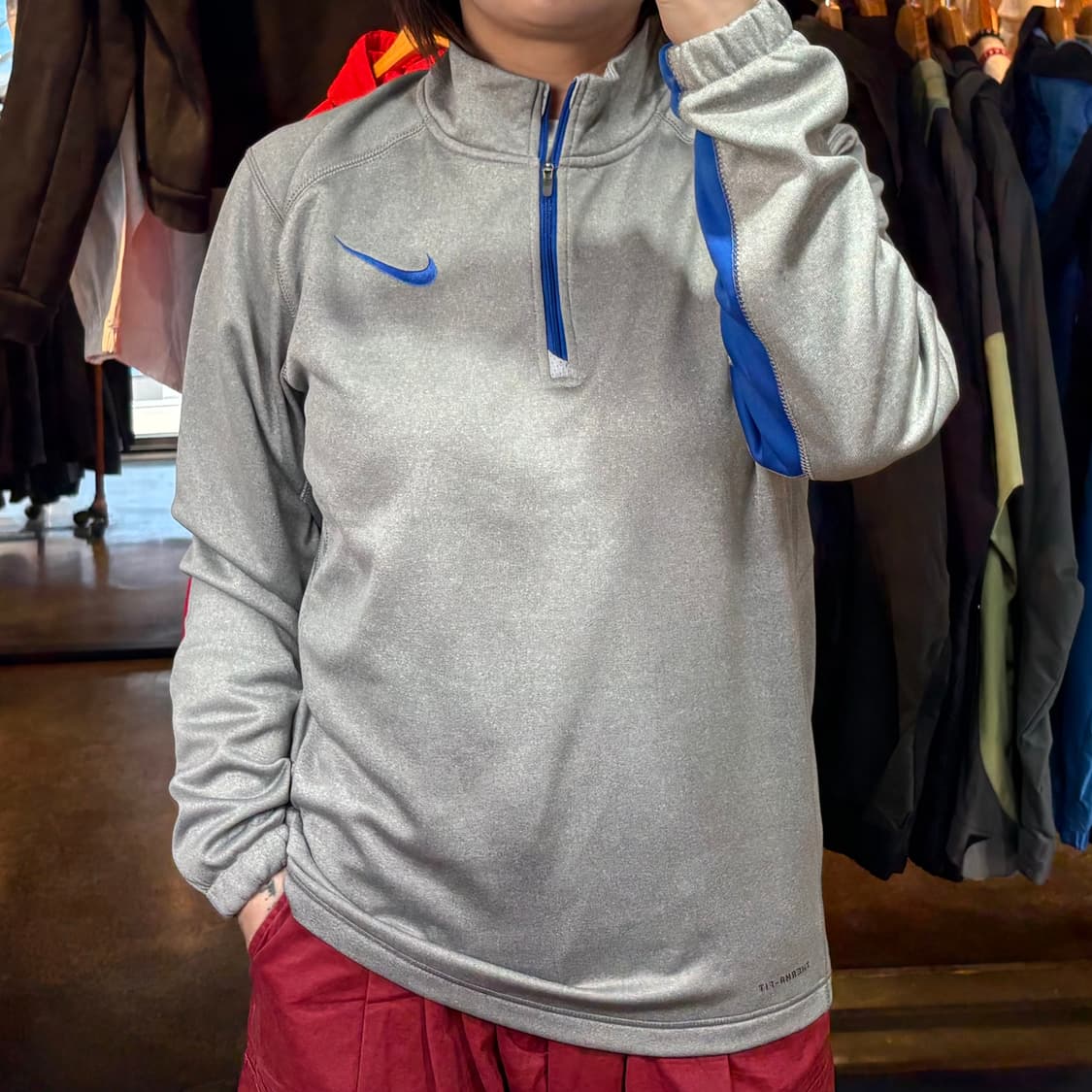 나이키 스우시 그레이 반집업 상품이미지1