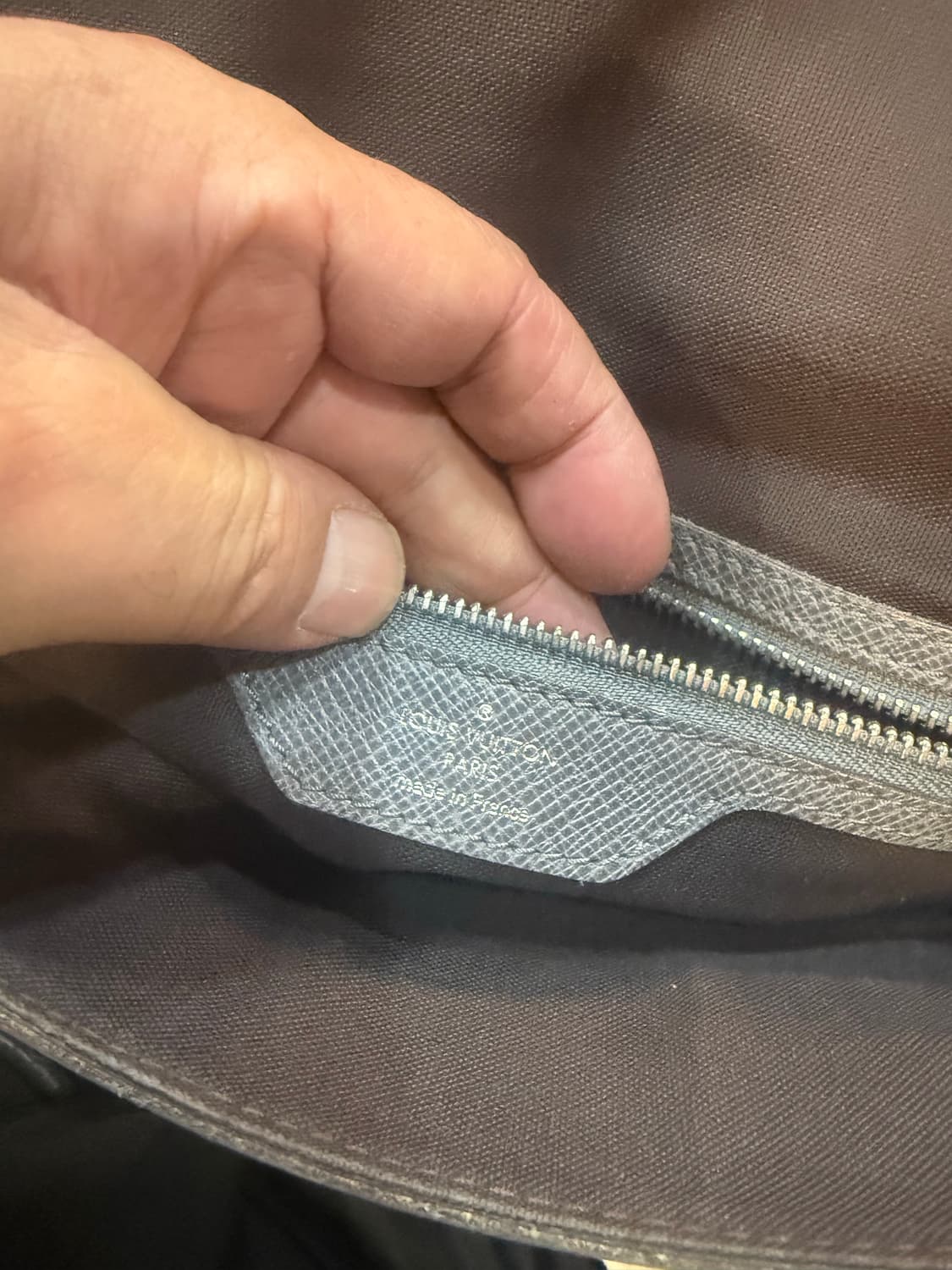 정품 루이비통 타이가 로만 크로스백 팝니다 상품이미지8