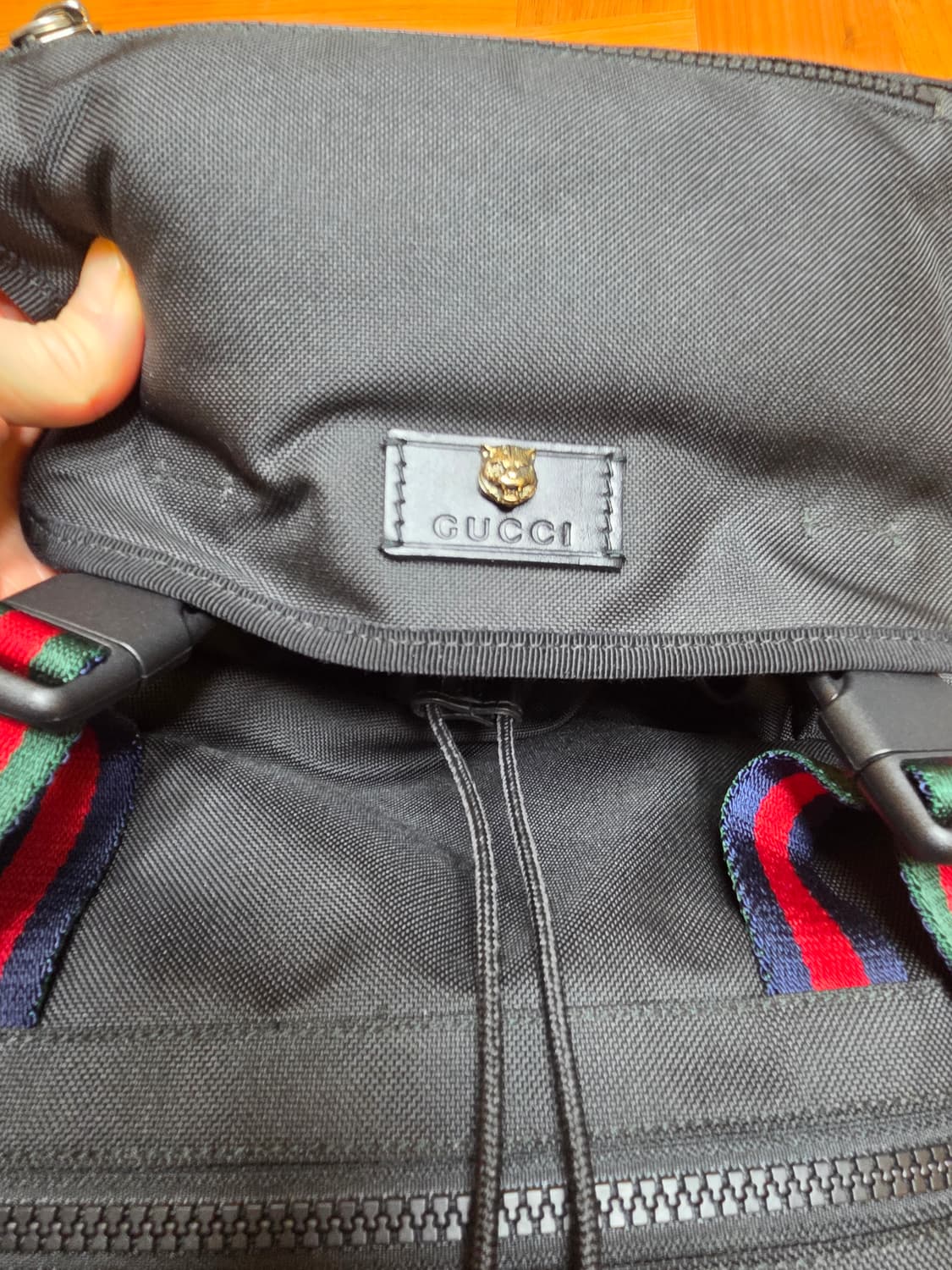 구찌 블랙 삼선 스트랩 백팩 상품이미지4