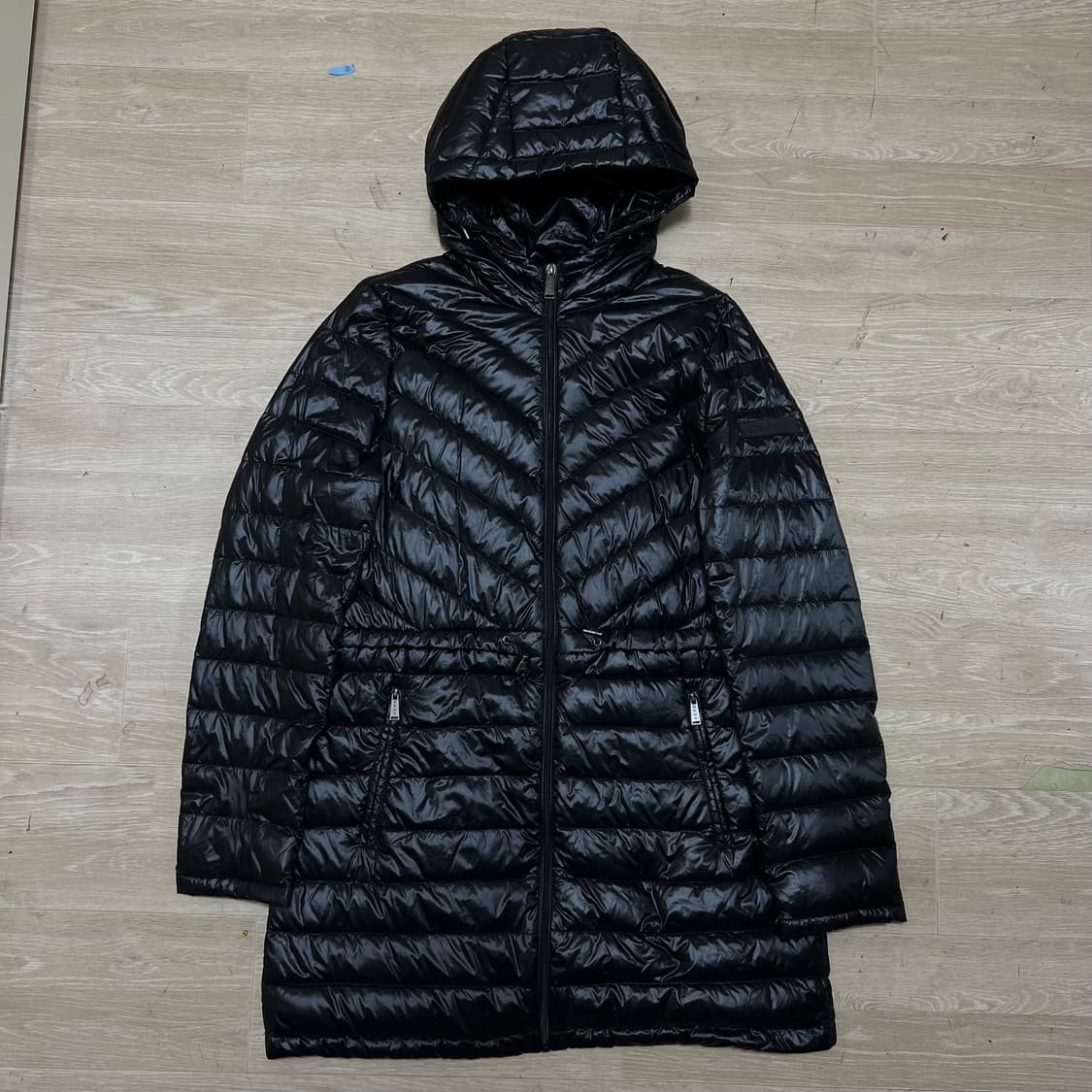 DKNY 도나카란 여성 다운 후드 경량 롱패딩 점퍼 [블랙] M/95 상품이미지1