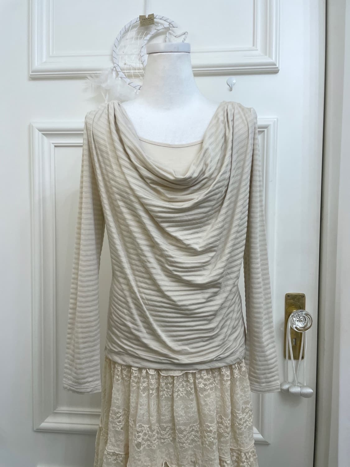 beige stripe draping long sleeve top 상품이미지5