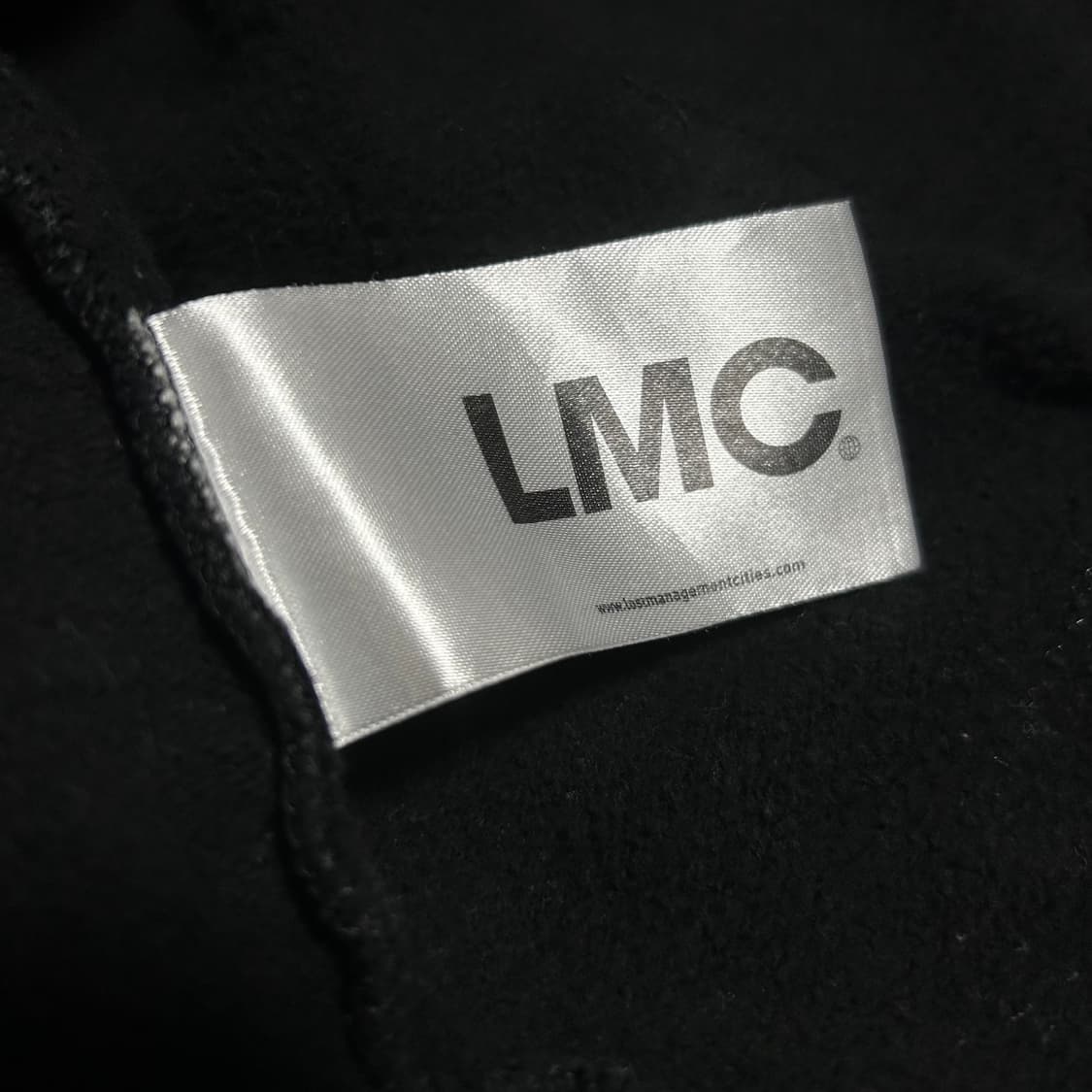 [L] LMC 엘엠씨 블랙 무빙 블랙 미드웨이트 후드티 상품이미지5