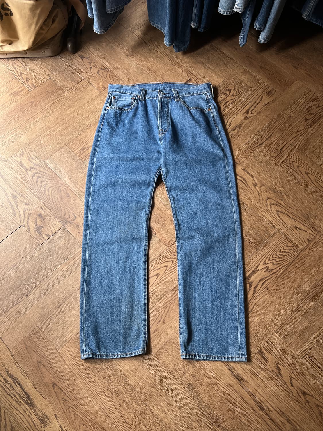 [33]리바이스 501 미디엄블루 워싱 스트레이트 데님 팬츠 상품이미지2