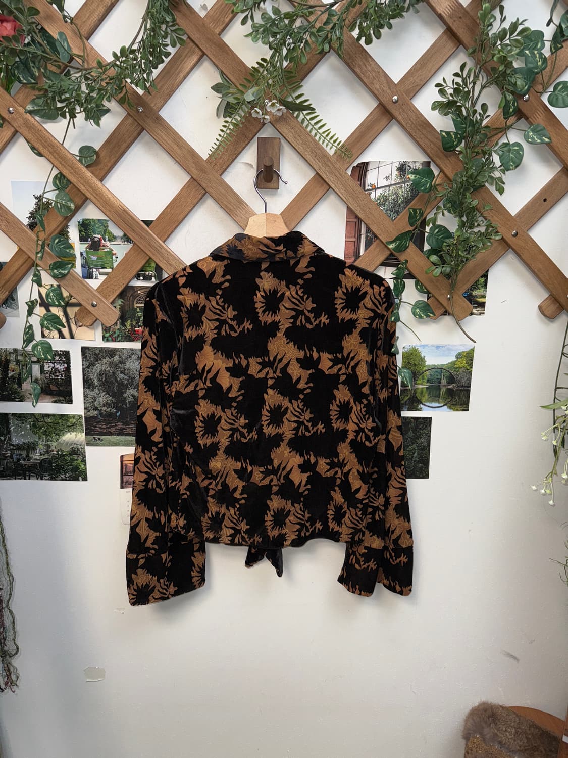 Brown oriental floral seethrough 벨벳 블라우스 상품이미지3