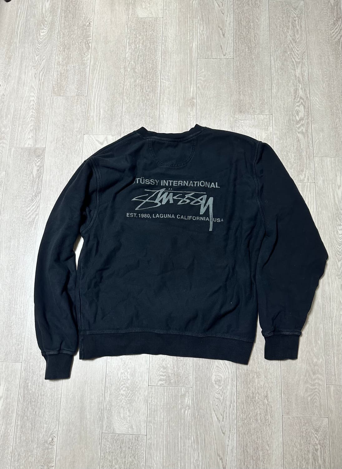 스투시 인터네셔널 맨투맨 블랙 상품이미지3