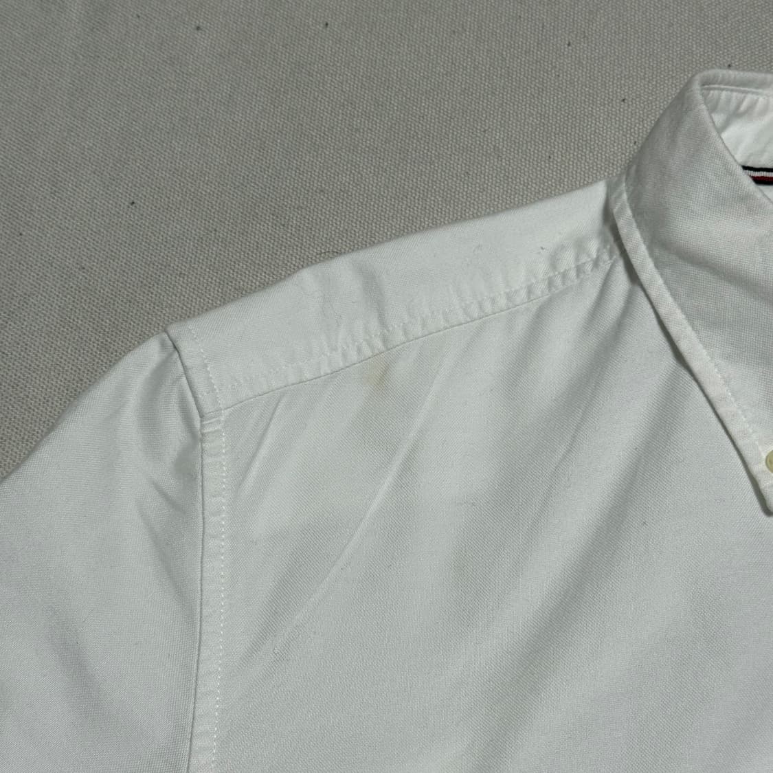 L 타미힐피거 래귤러핏 스몰로고 화이트 셔츠 상품이미지6