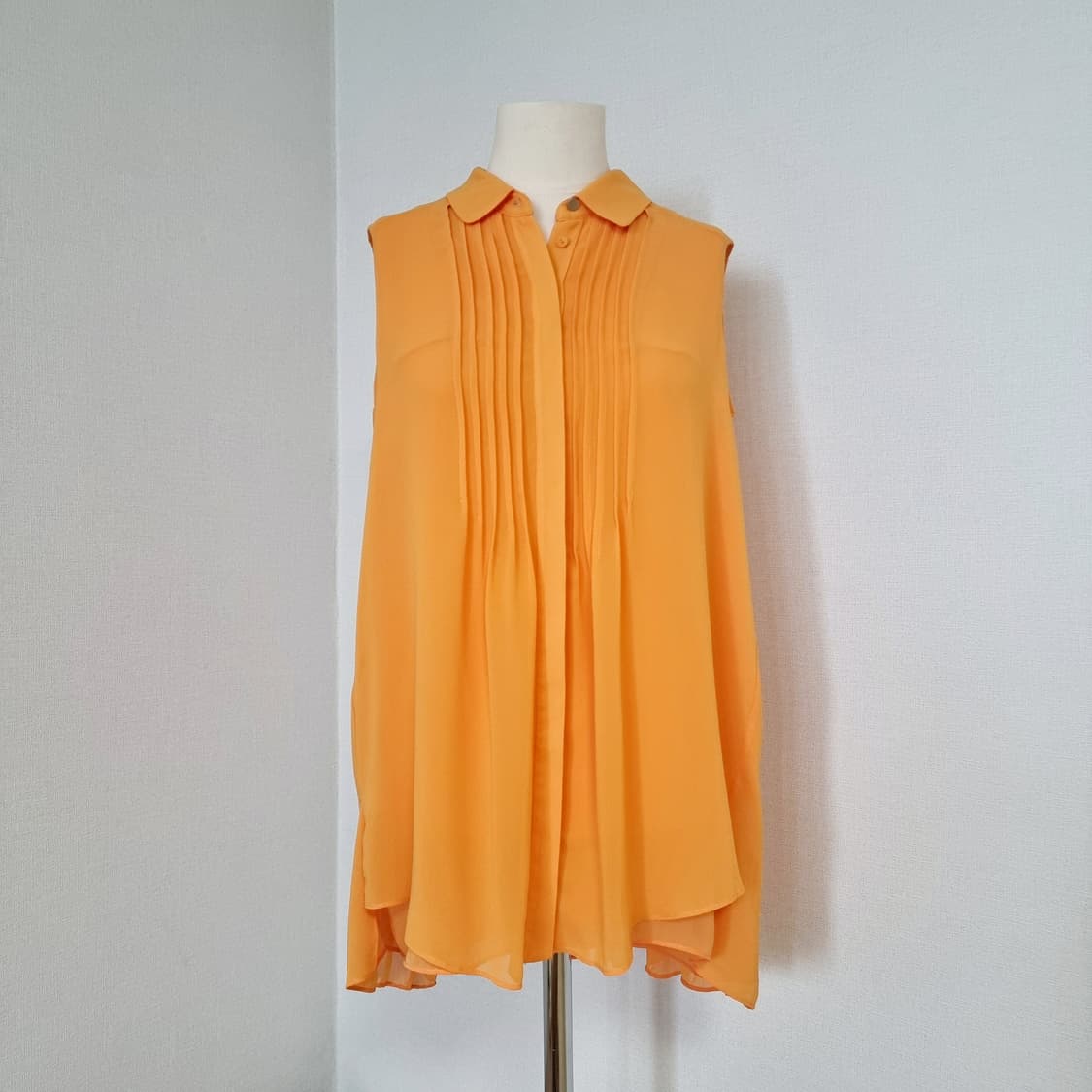 케네스레이디 언발란스 슬리브리스 블라우스 (55) 상태최상/1회착 상품이미지1