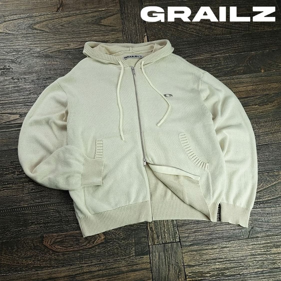 [그래일즈] 로고 엠블럼 오버핏 니트 후드 집업 베이지 M19961 상품이미지1