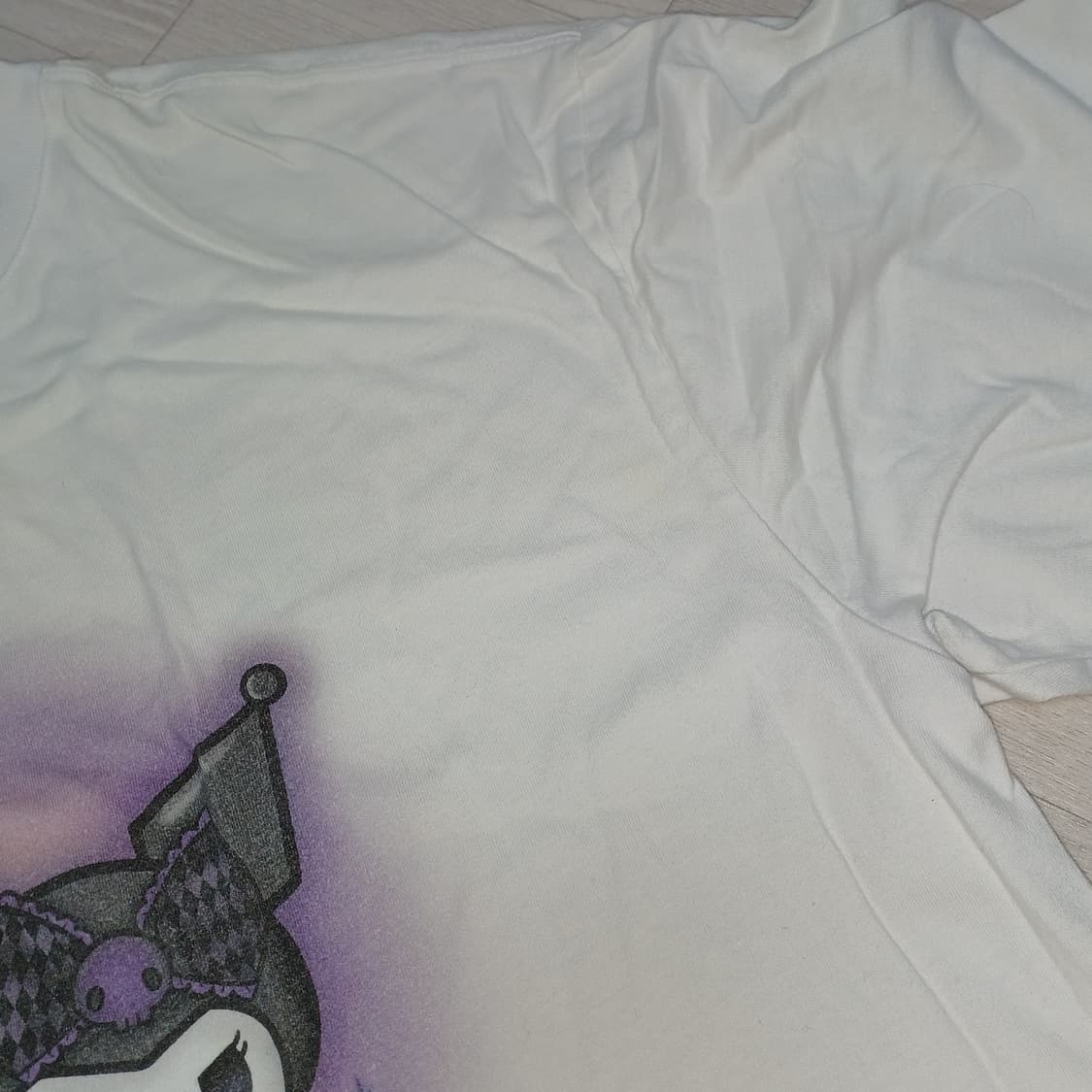 네스티팬시클럽 산리오 쿠로미 콜라보 글로시 반팔 티셔츠 상품이미지3