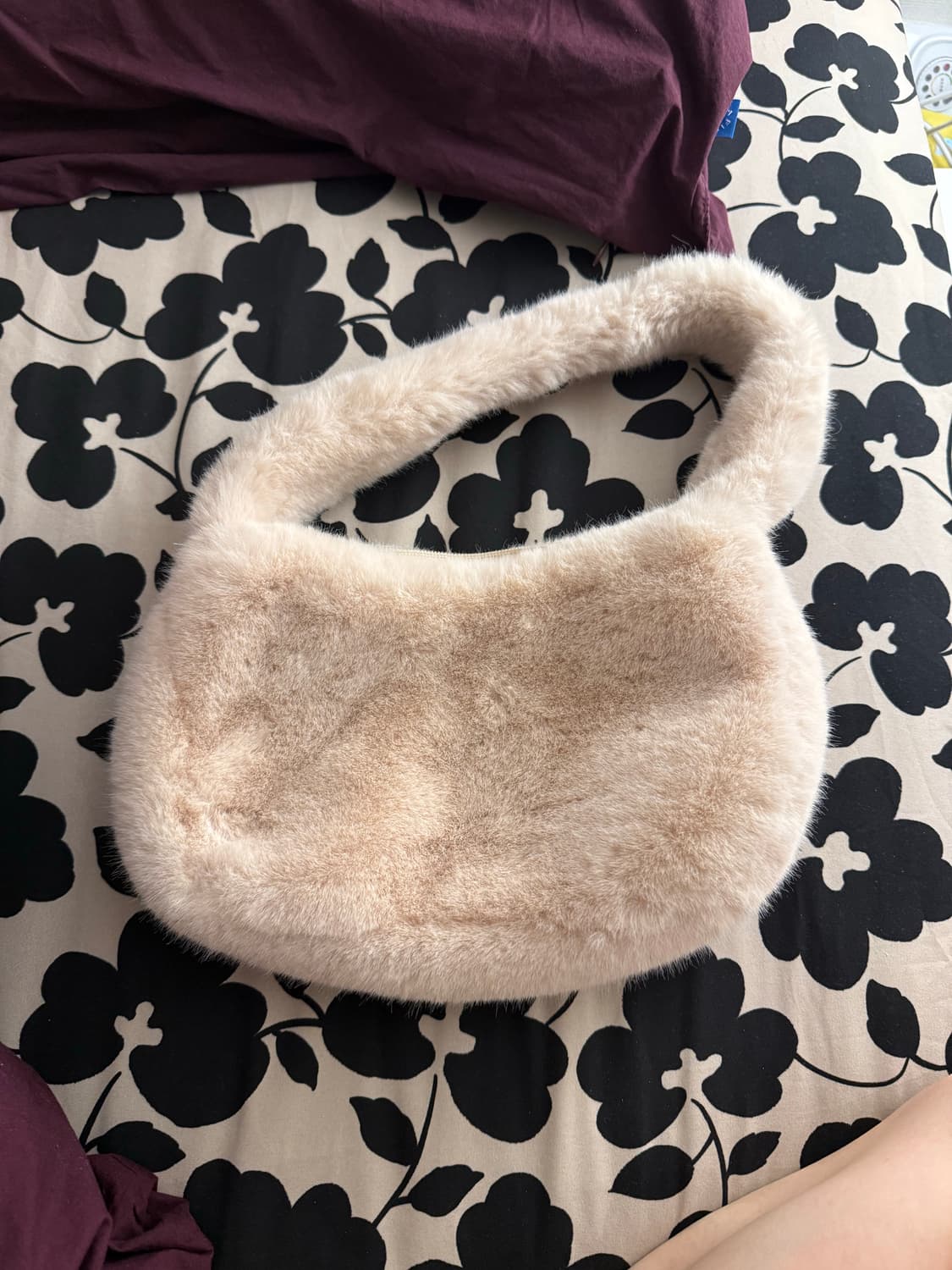 에잇세컨즈 퍼 가방 상품이미지1