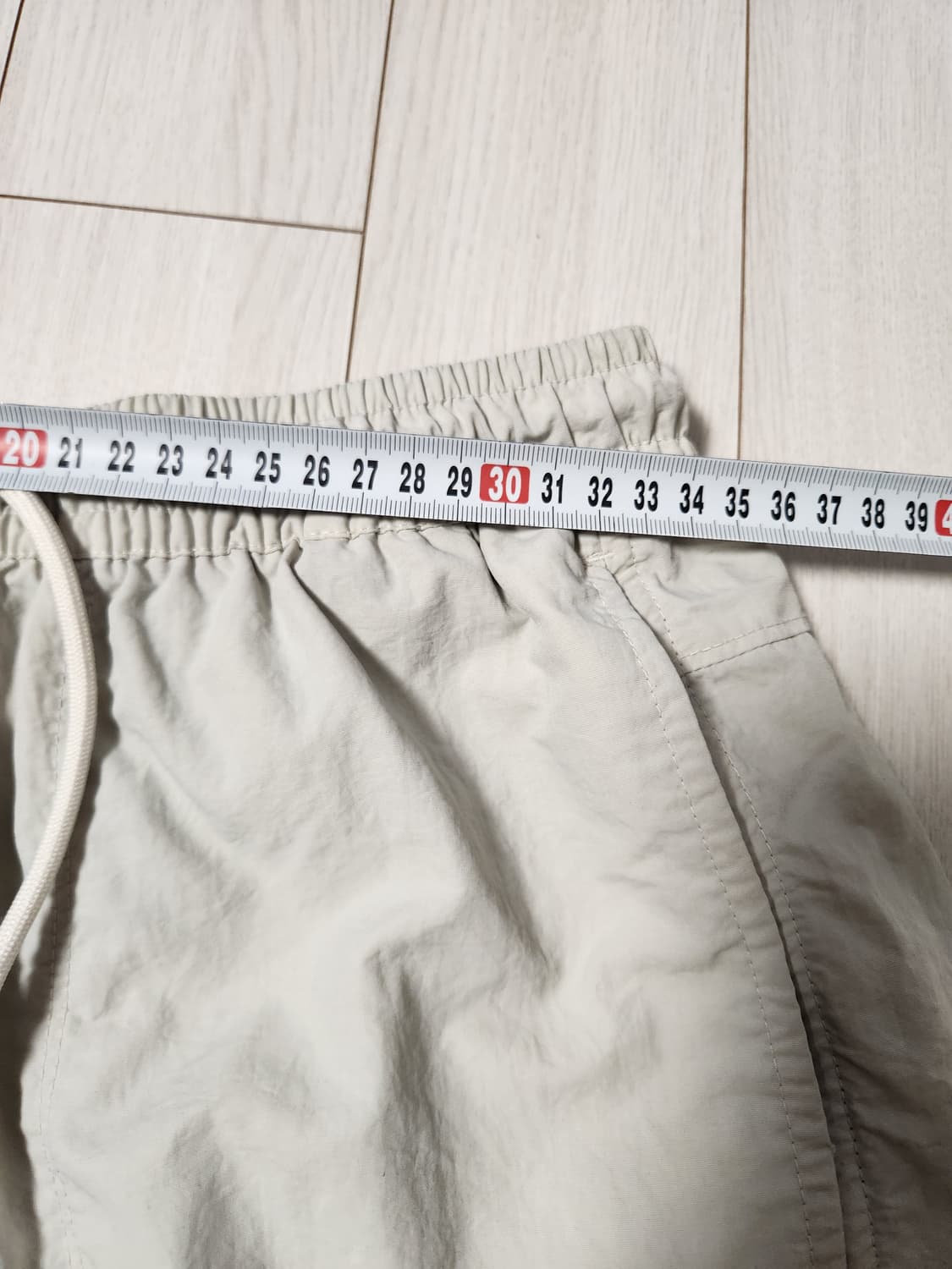 디스커버리 뉴발란스 반바지 사이즈m 일괄 두벌 판매

둘다 베이지색이고  상품이미지2