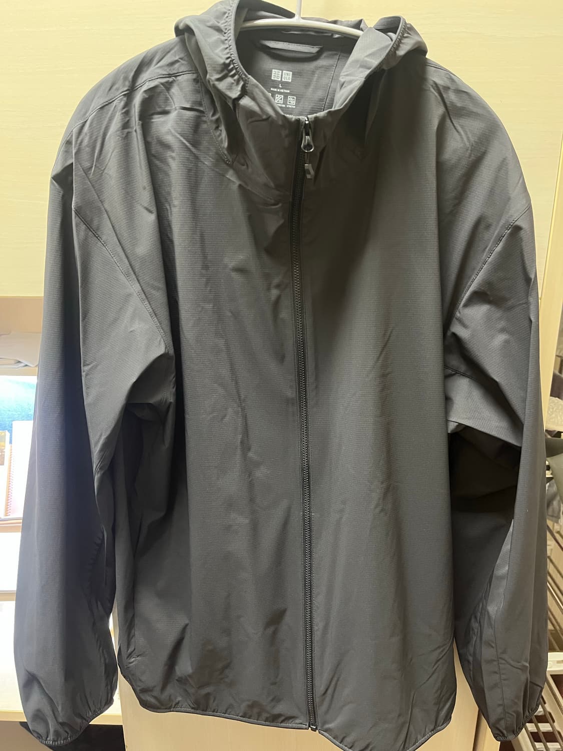 유니클로 포켓터블UV PROTECTION파카 블랙 상품이미지2