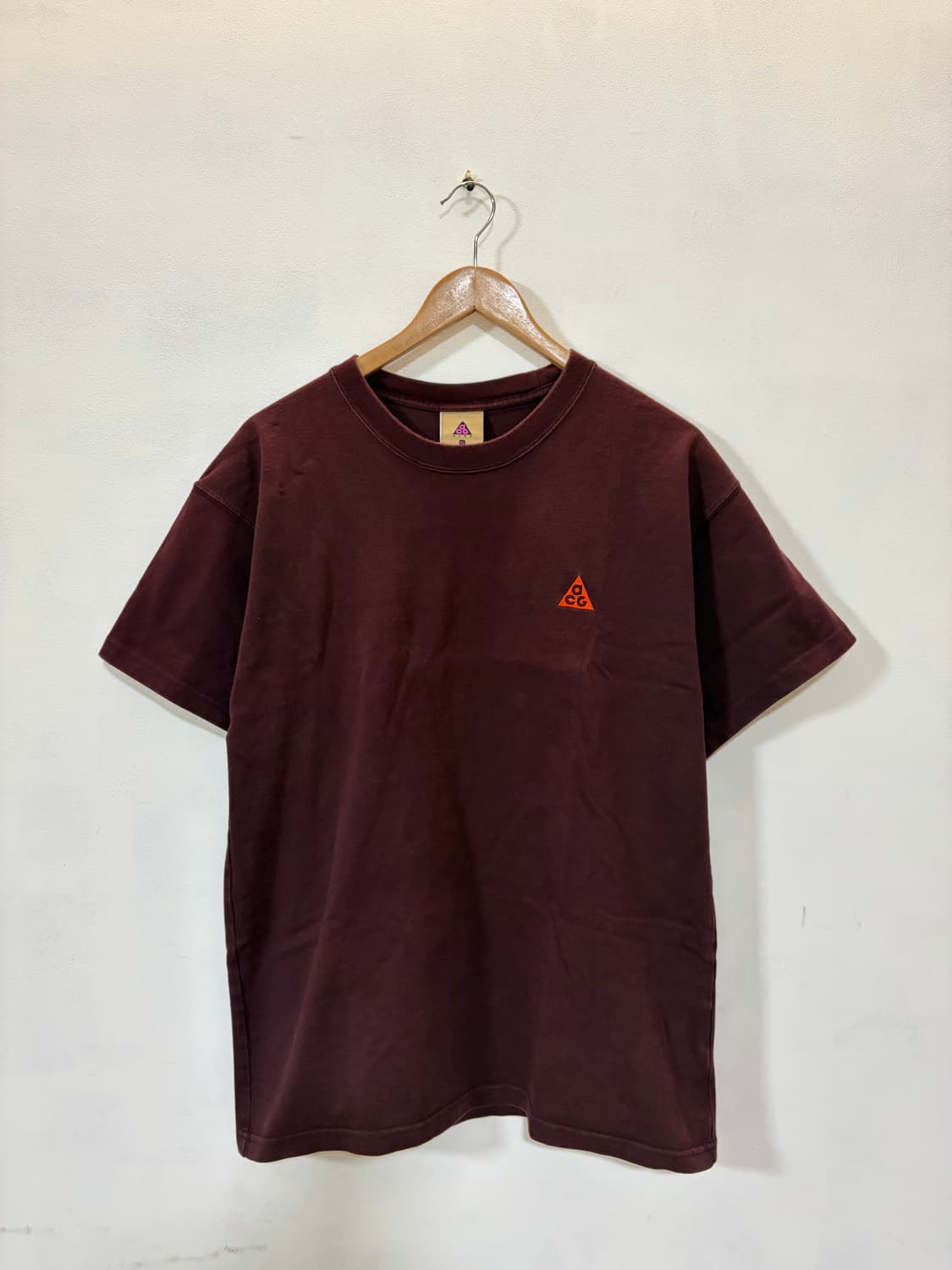 나이키 ACG 버건디 반팔 티셔츠  상품이미지1