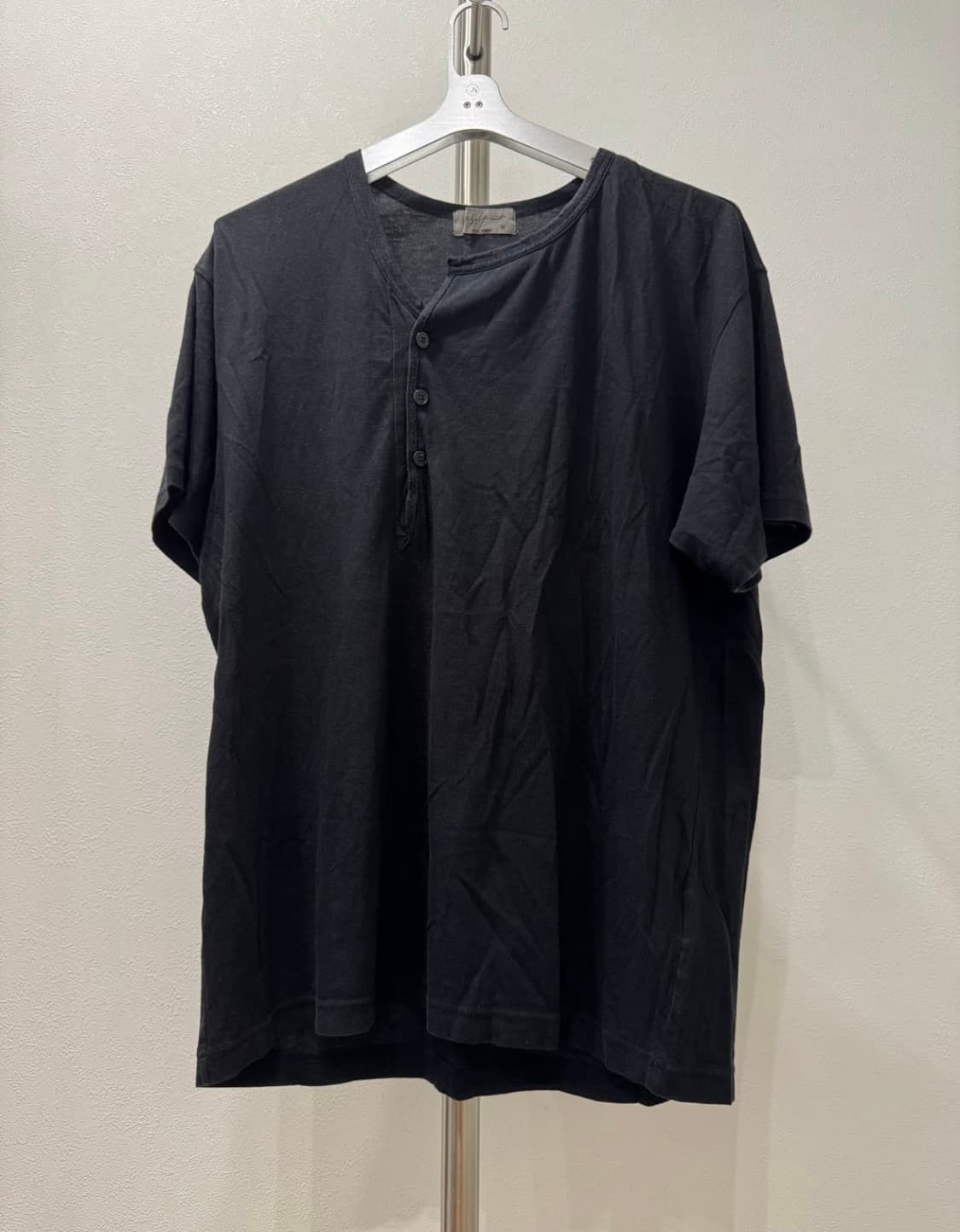 요지야마모토 뿌르옴므 비대칭 헨리넥 티셔츠 상품이미지2