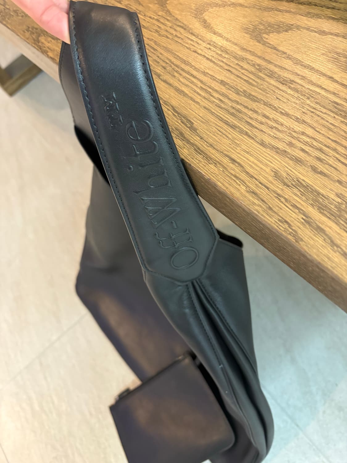 오프화이트 메트로폴리탄 호보백 (더스트백/개런티) 상품이미지3