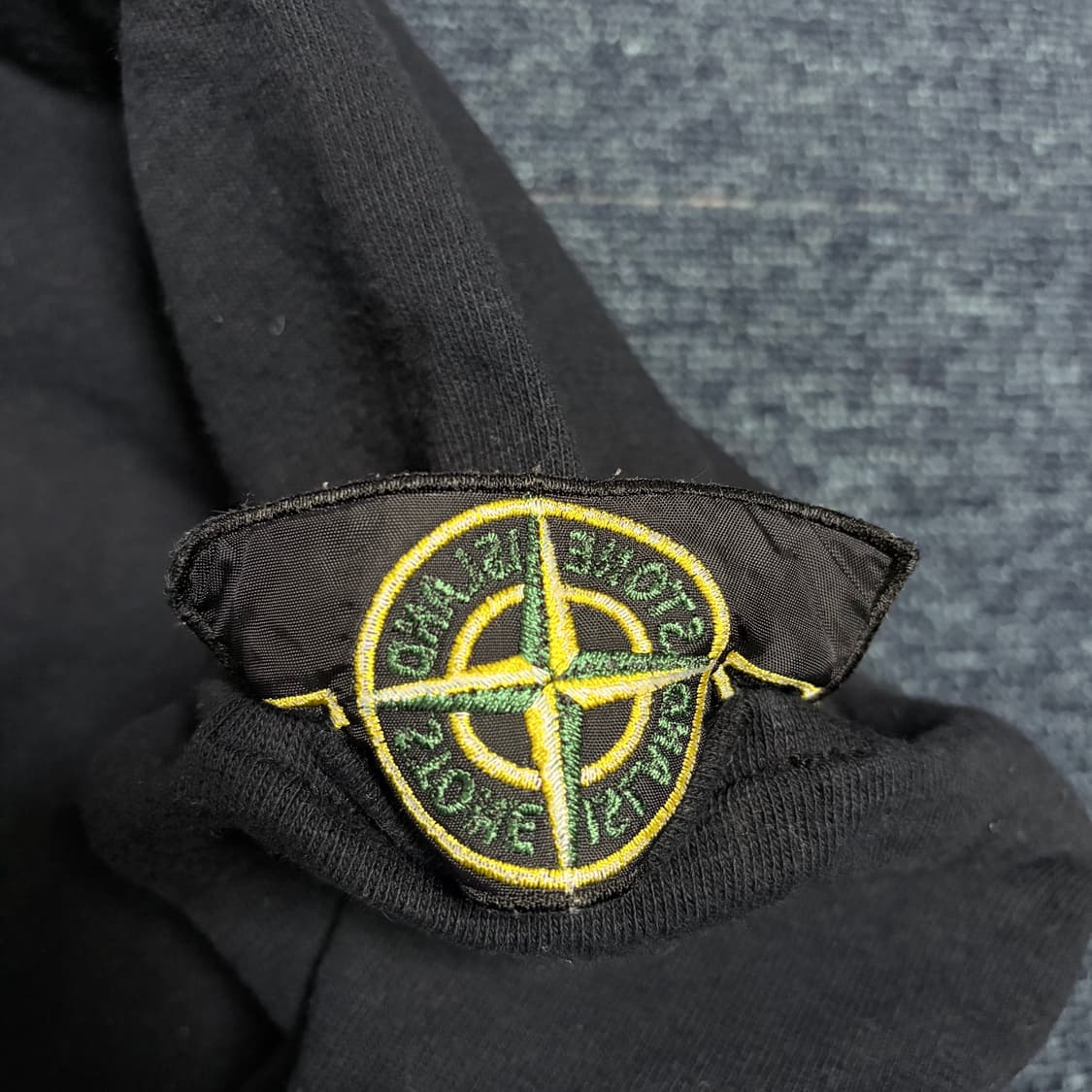 스톤아일랜드 와펜 맨투맨 블랙 상품이미지6