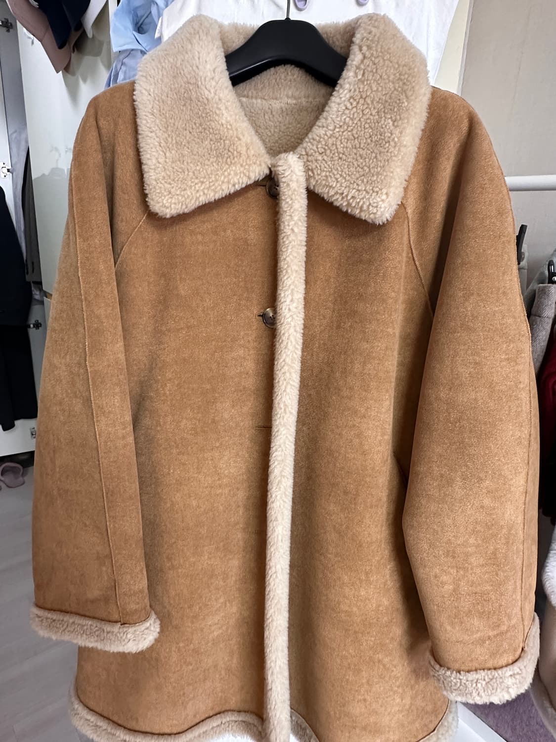 아카이브제이투유 캐롤 무스탕(카멜) 상품이미지1