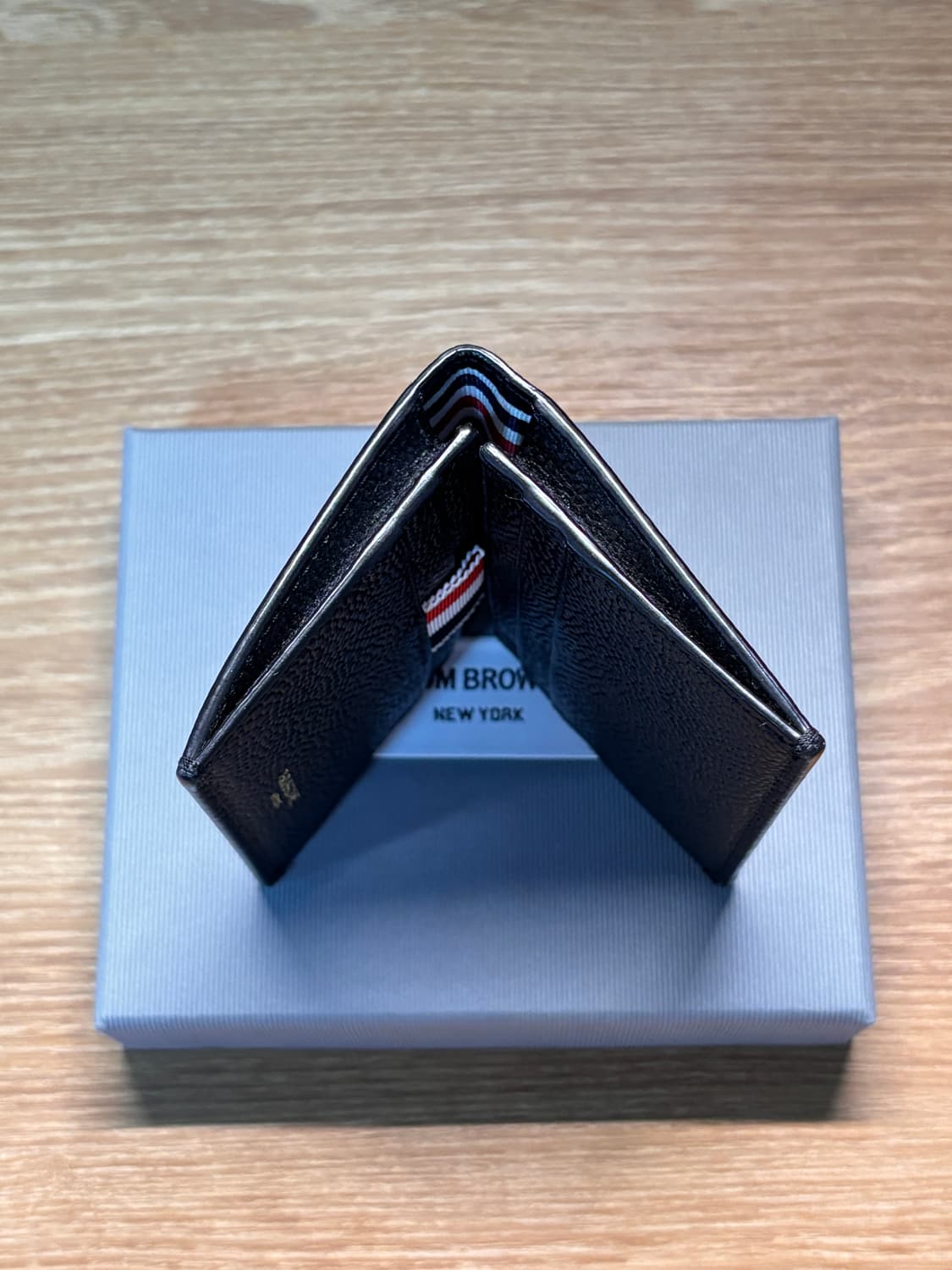 톰브라운 페블 그레인 더블 카드지갑 상품이미지4