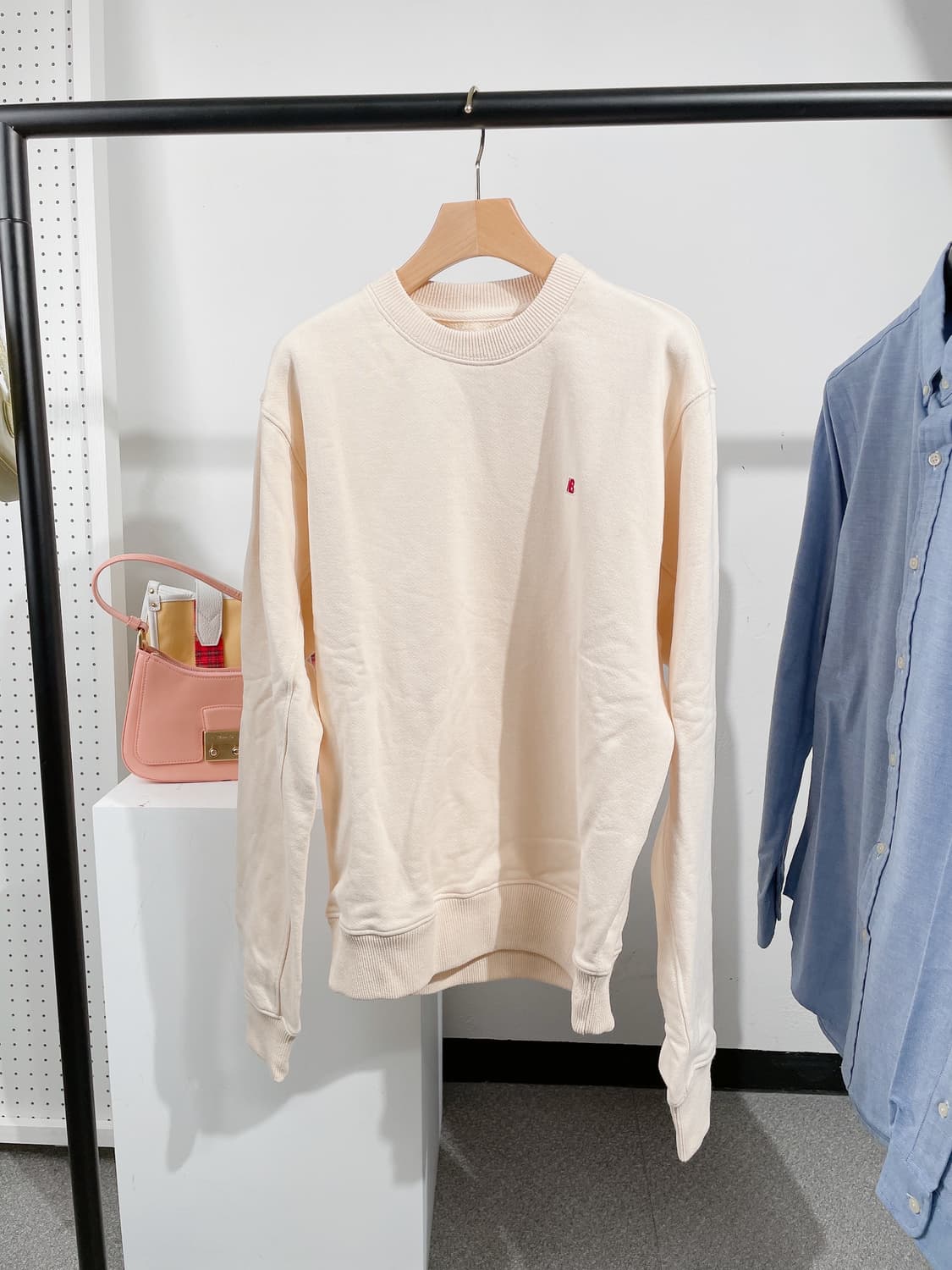 (정품/새상품) 뉴발란스 공용 베이지 USA 코어 자수 로고 맨투맨 상품이미지1